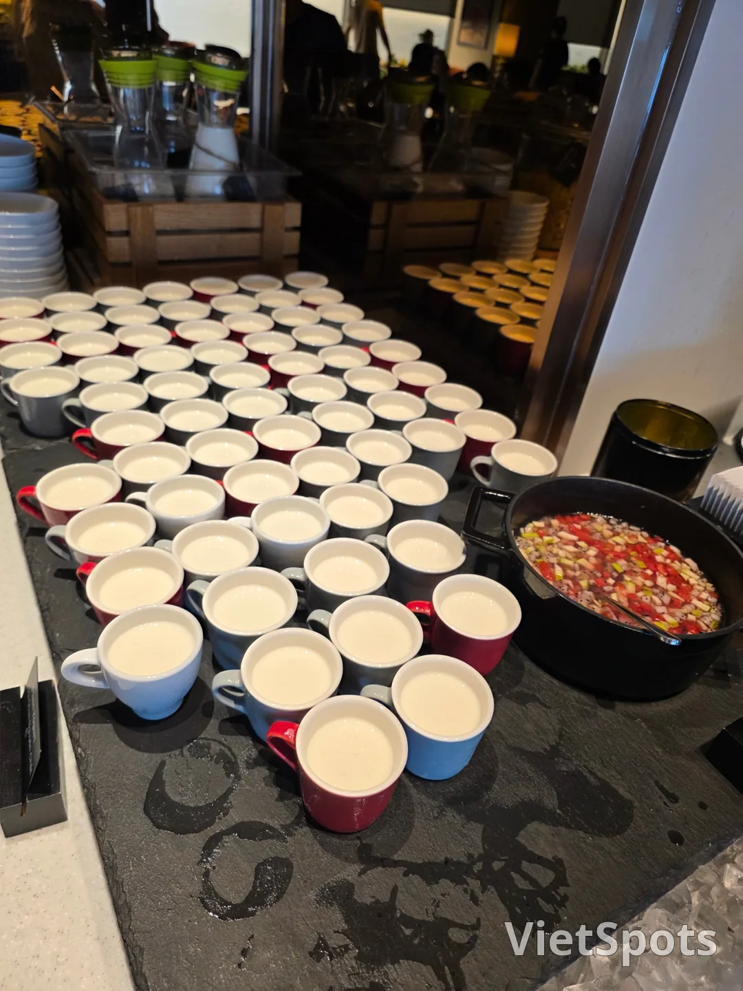 (Review)▶️✍️Radisson Red Hotel - Breakfast, Swimming Pool, Sauna, Fitness Center, etc.