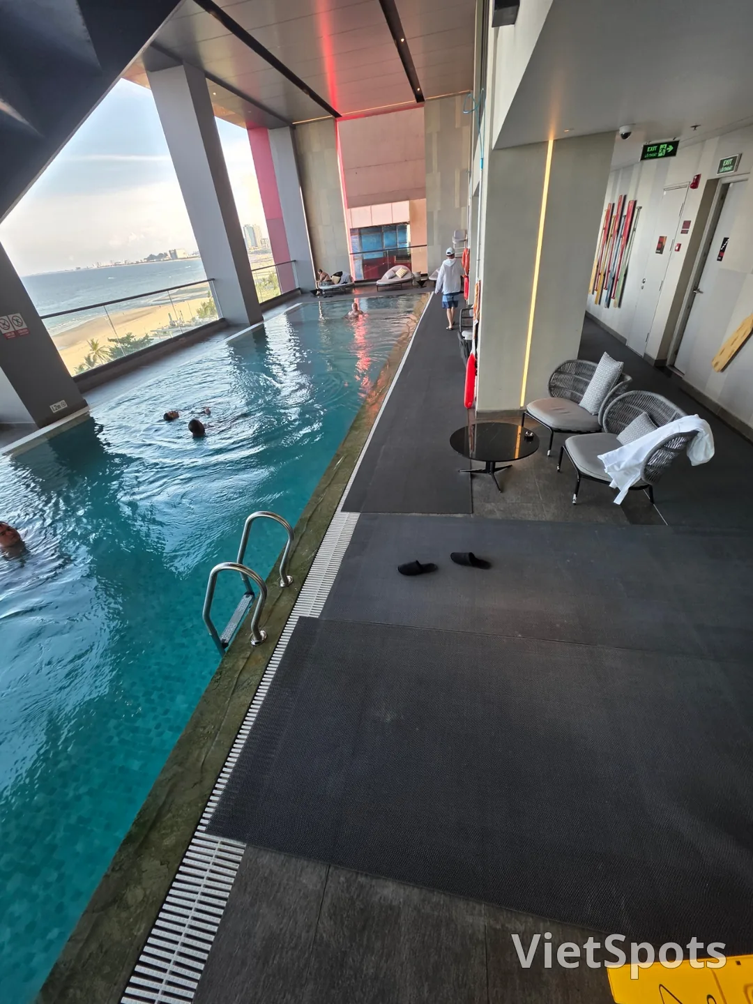(Review)▶️✍️Radisson Red Hotel - Breakfast, Swimming Pool, Sauna, Fitness Center, etc.