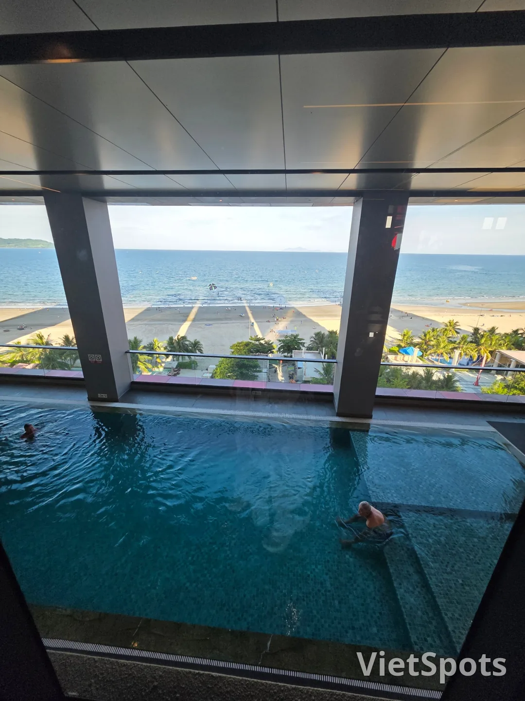 (Review)▶️✍️Radisson Red Hotel - Breakfast, Swimming Pool, Sauna, Fitness Center, etc.