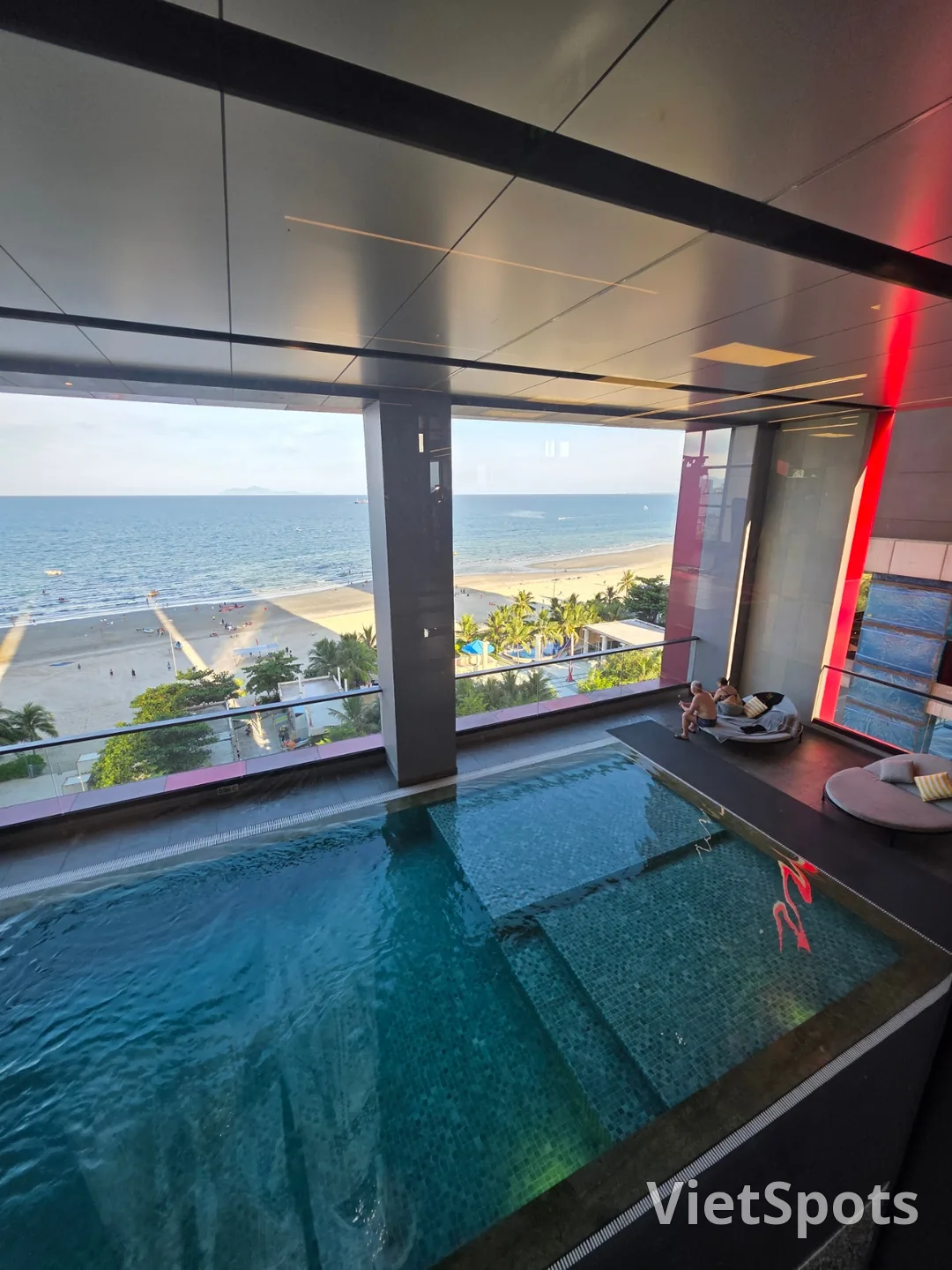 (Review)▶️✍️Radisson Red Hotel - Breakfast, Swimming Pool, Sauna, Fitness Center, etc.