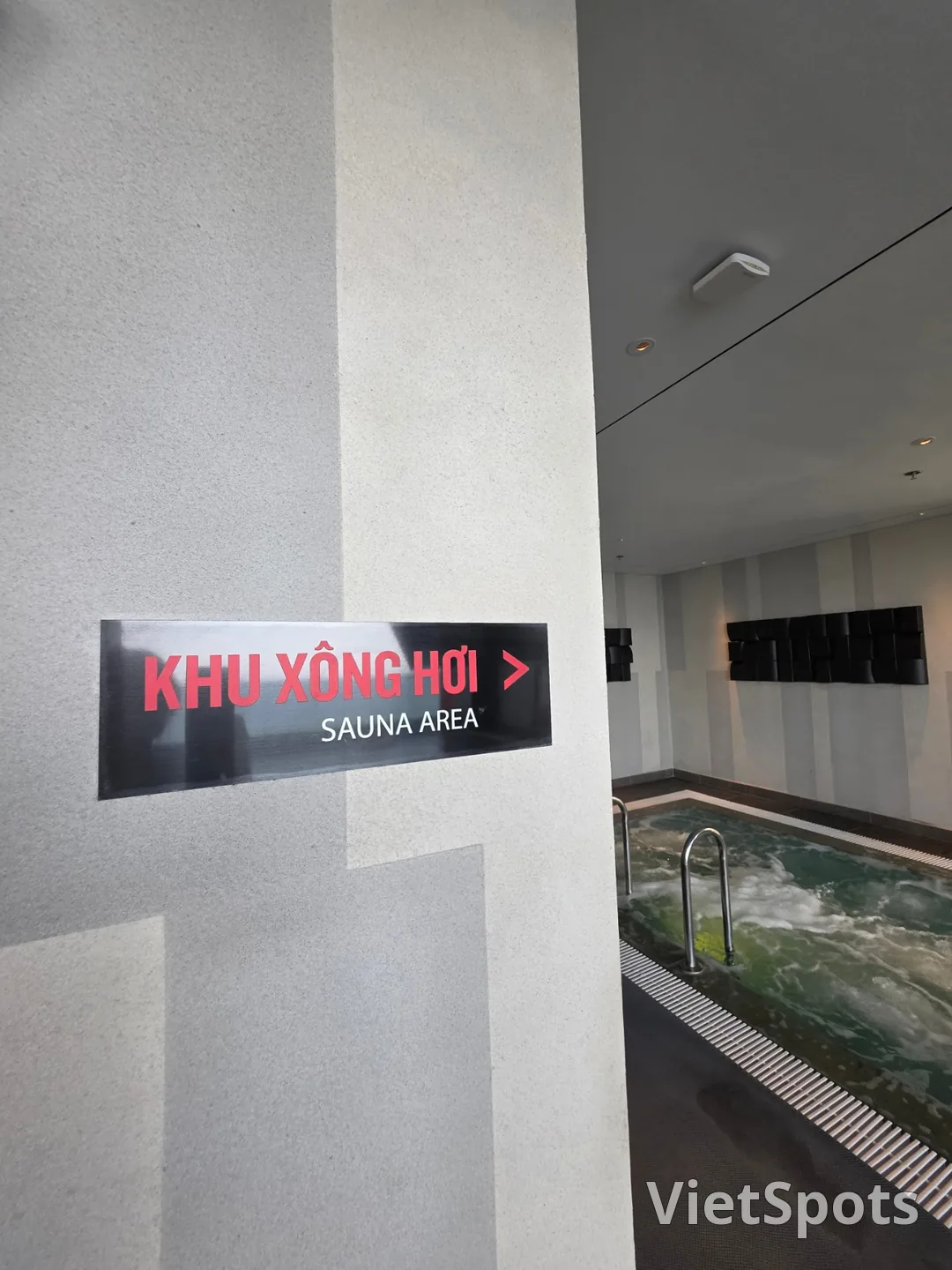 (Review)▶️✍️Radisson Red Hotel - Breakfast, Swimming Pool, Sauna, Fitness Center, etc.