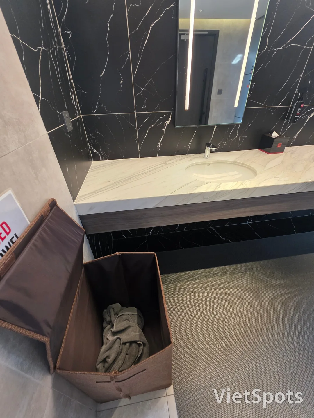 (Review)▶️✍️Radisson Red Hotel - Breakfast, Swimming Pool, Sauna, Fitness Center, etc.