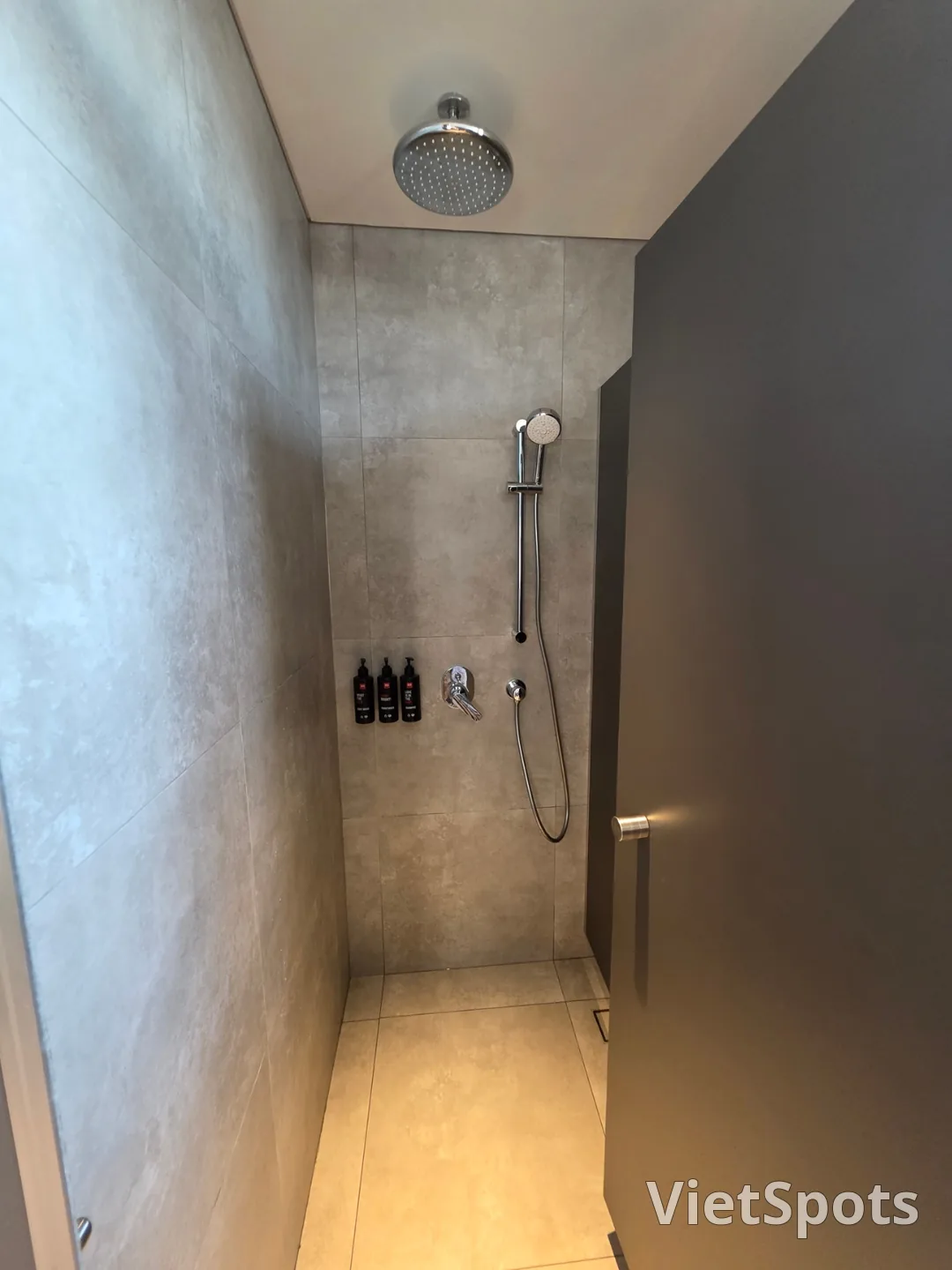 (Review)▶️✍️Radisson Red Hotel - Breakfast, Swimming Pool, Sauna, Fitness Center, etc.