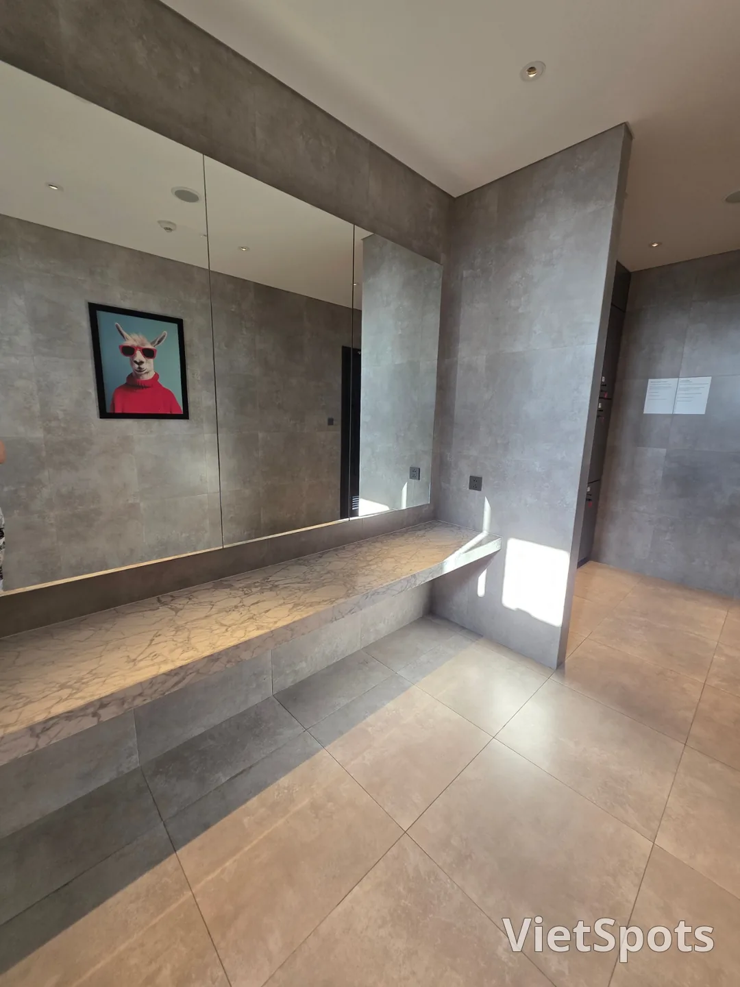 (Review)▶️✍️Radisson Red Hotel - Breakfast, Swimming Pool, Sauna, Fitness Center, etc.