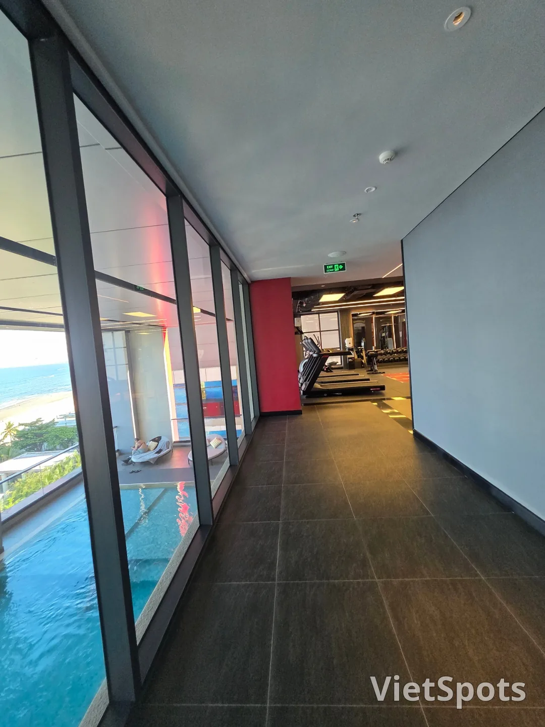 (Review)▶️✍️Radisson Red Hotel - Breakfast, Swimming Pool, Sauna, Fitness Center, etc.