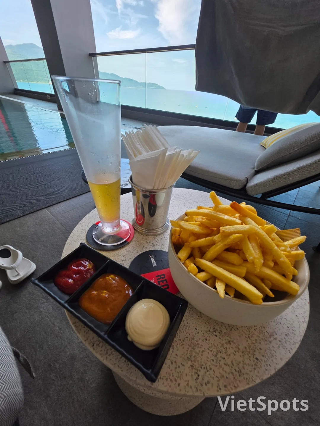 (Review)▶️✍️Radisson Red Hotel - Breakfast, Swimming Pool, Sauna, Fitness Center, etc.