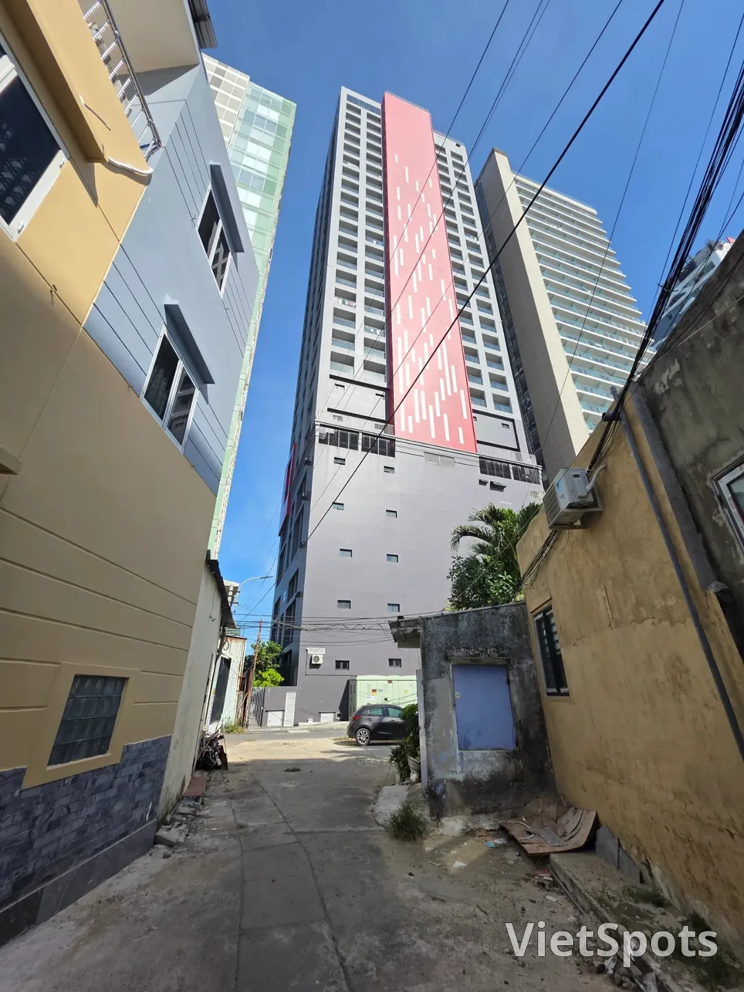 Đánh giá)▶️✍️Tiệm giặt là phía sau khách sạn Radisson Red