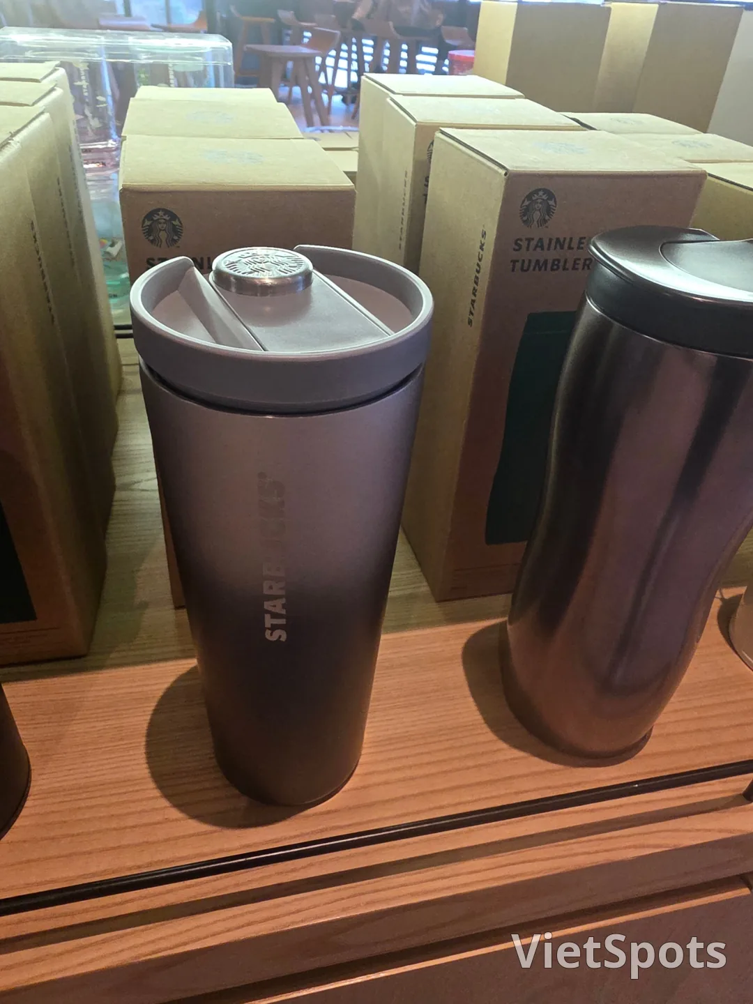 Tôi đến để mua bình giữ nhiệt.