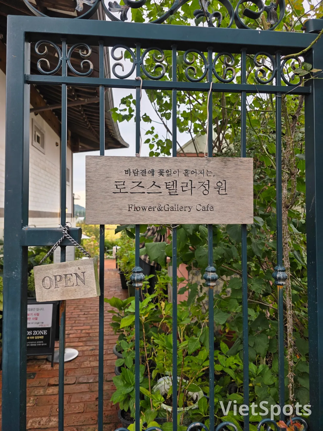 (旅行)ローズステラの庭園