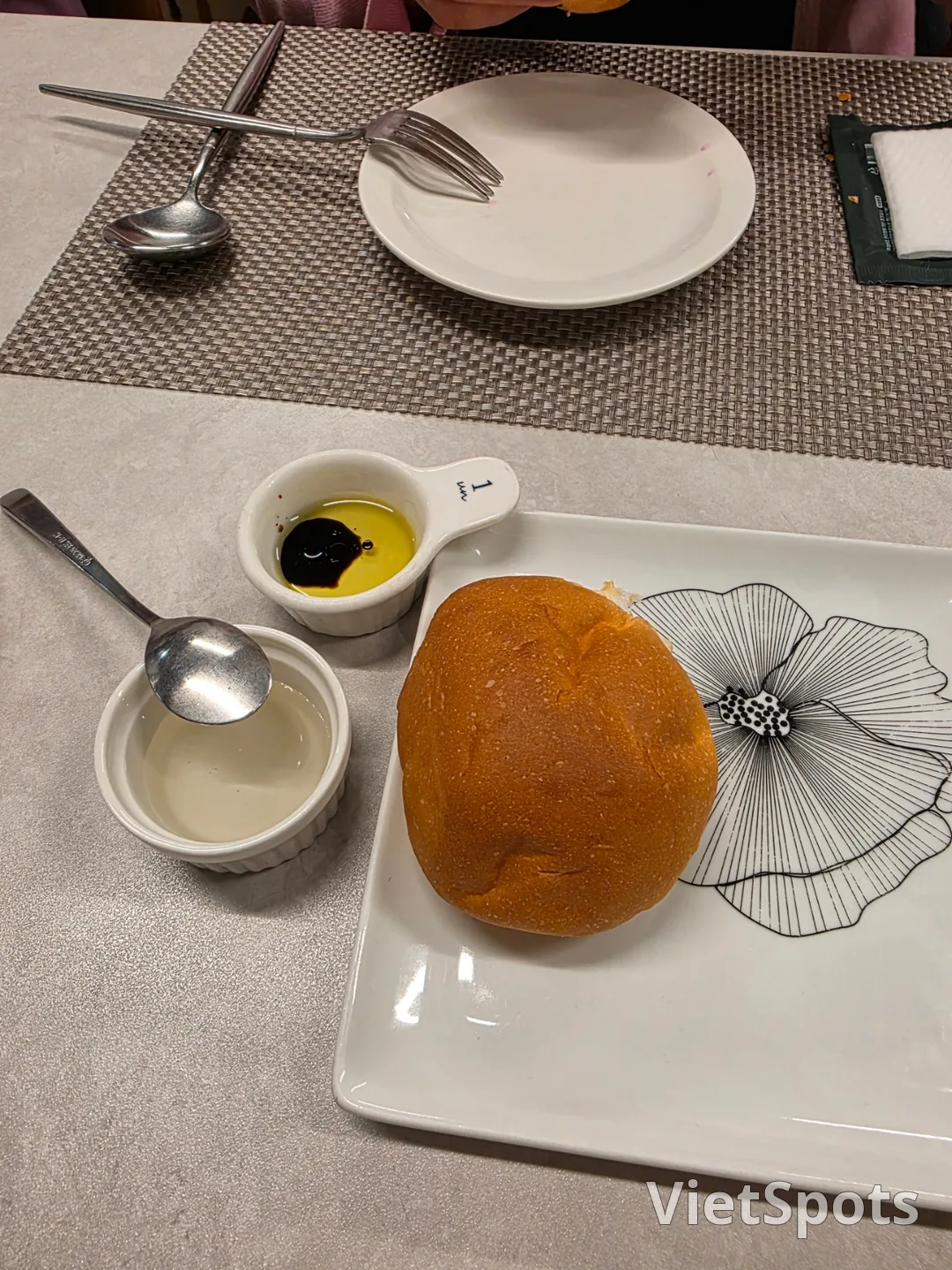 我來吃飯，結果要無限等待。