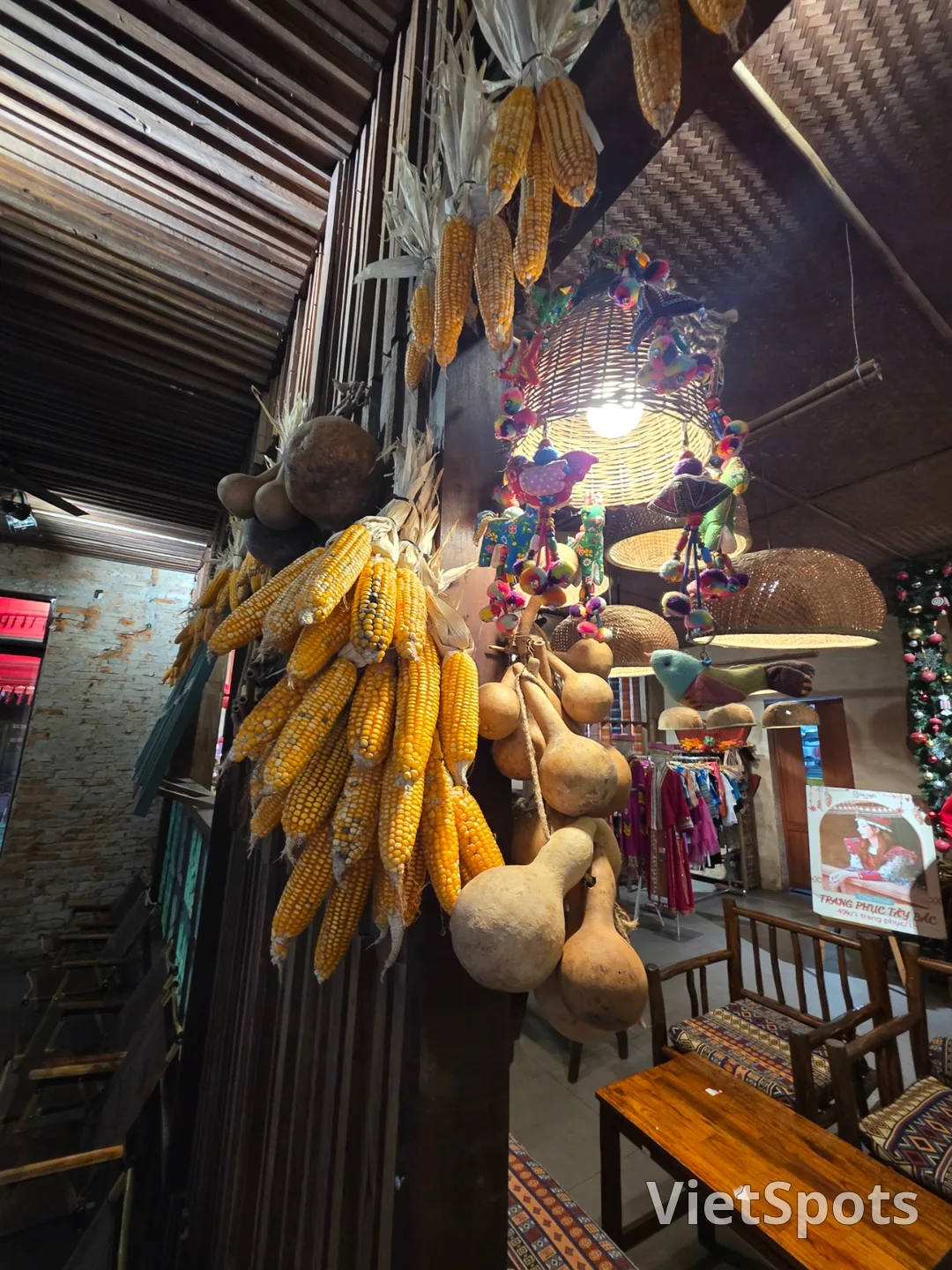 ✈️ 漢市場附近的Cua Ngo咖啡館太讚了!一定要去看看哦~