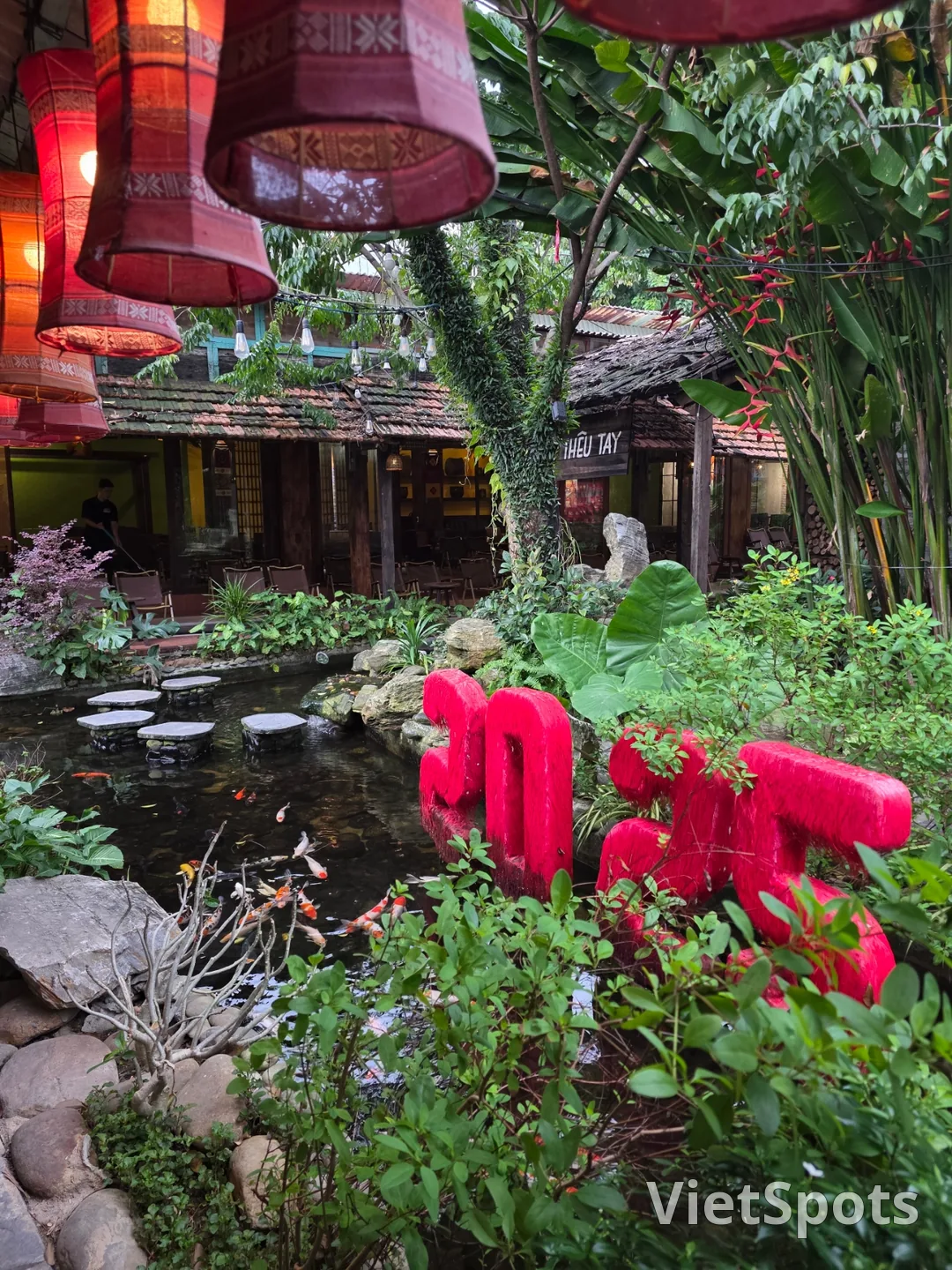 ✈️ 漢市場附近的Cua Ngo咖啡館太讚了!一定要去看看哦~