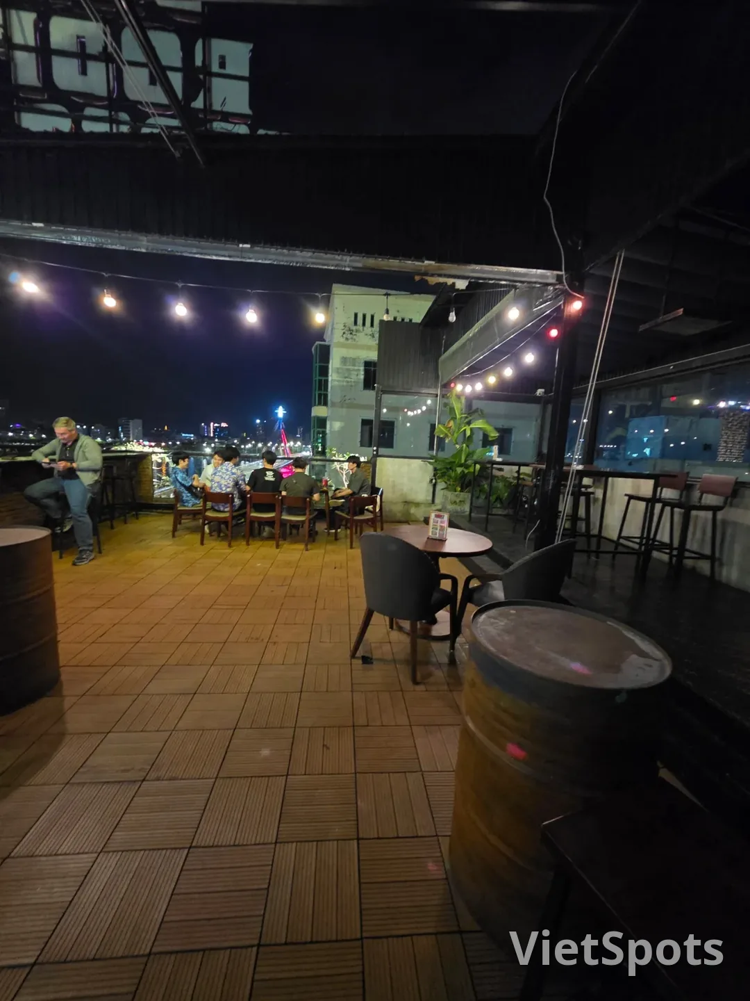 ✈️Quán bia rooftop đã ghé sau khi đến nơi vào ban đêm - Rooftop Craft Beer (Da Nang Rooftop - Craft Beer)