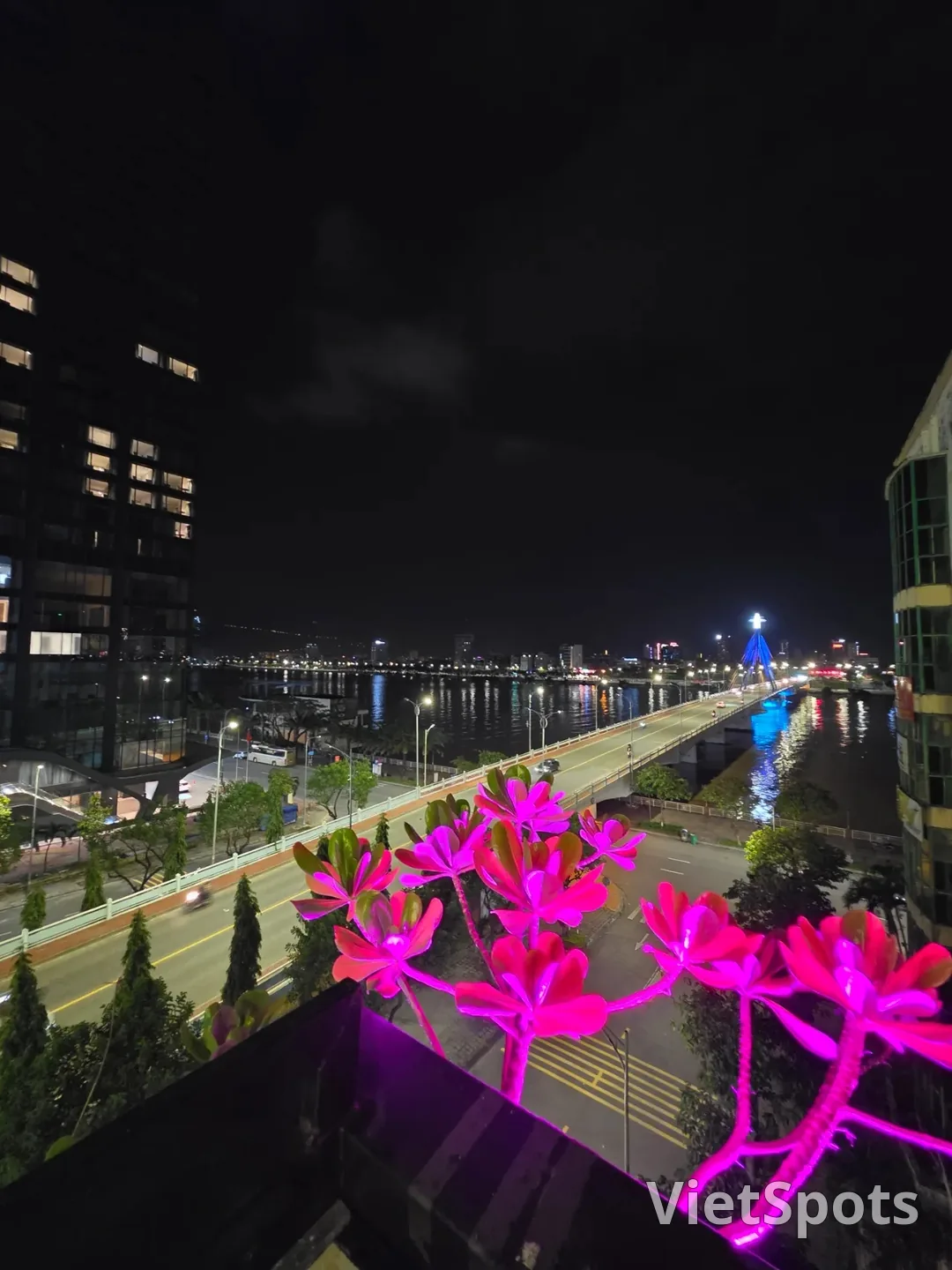 ✈️Quán bia rooftop đã ghé sau khi đến nơi vào ban đêm - Rooftop Craft Beer (Da Nang Rooftop - Craft Beer)