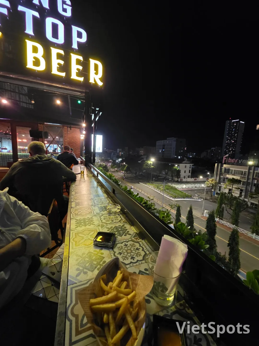 ✈️Quán bia rooftop đã ghé sau khi đến nơi vào ban đêm - Rooftop Craft Beer (Da Nang Rooftop - Craft Beer)