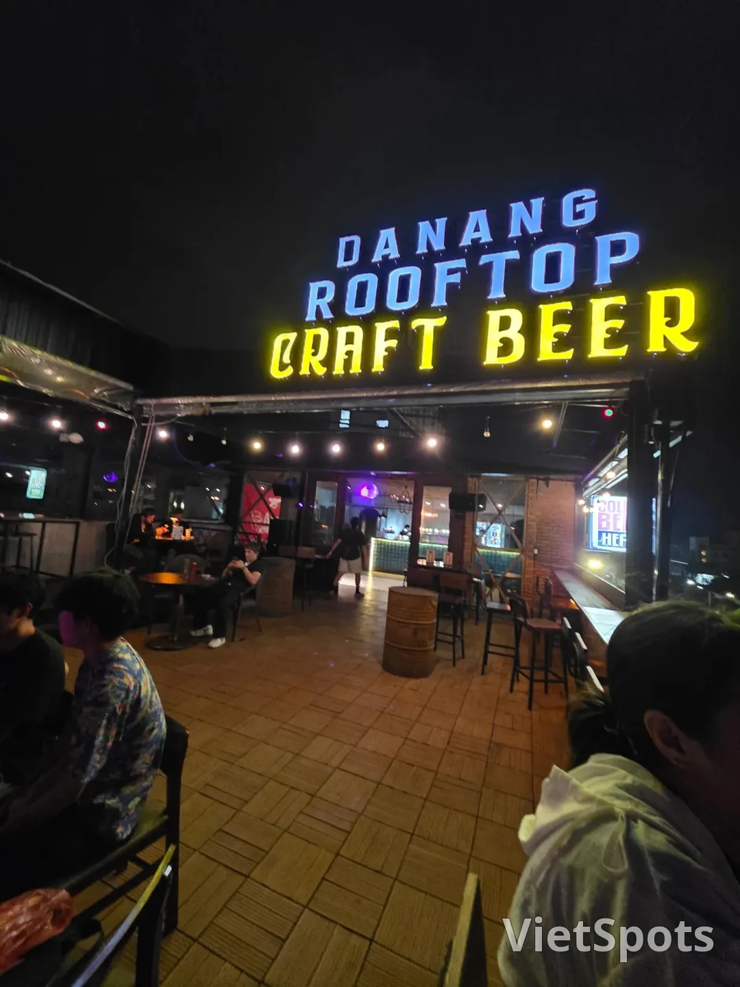 ✈️Quán bia rooftop đã ghé sau khi đến nơi vào ban đêm - Rooftop Craft Beer (Da Nang Rooftop - Craft Beer)