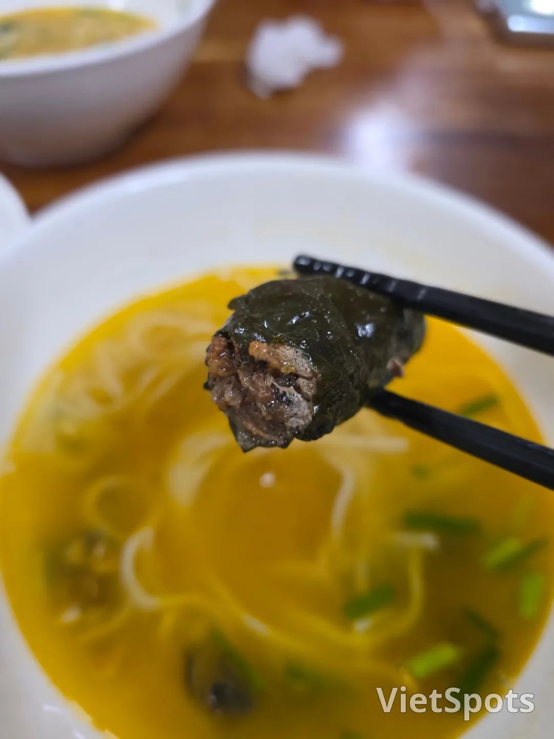 ✈️ ร้านอร่อยบุ๋นจ่าและก๋วยเตี๋ยวเนื้อปู - ไตโห่ (TÂY HỒ QUÁN)