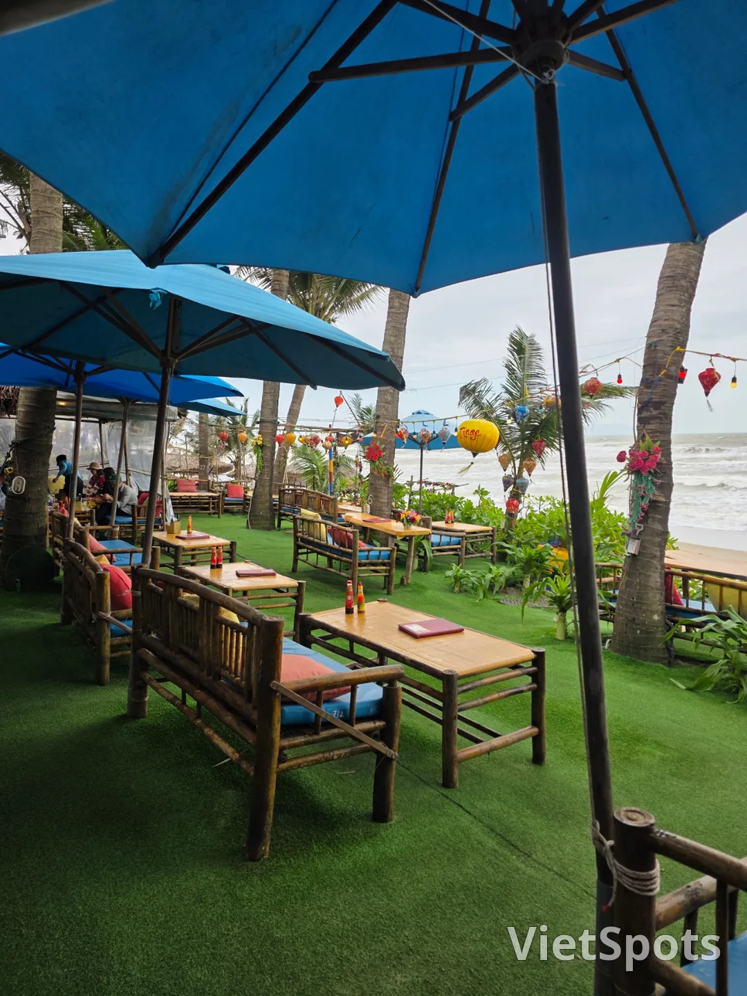 ✈️ Nhà hàng ngon nổi tiếng ở bãi biển Anbang, La Plage (La Plage restaurant)