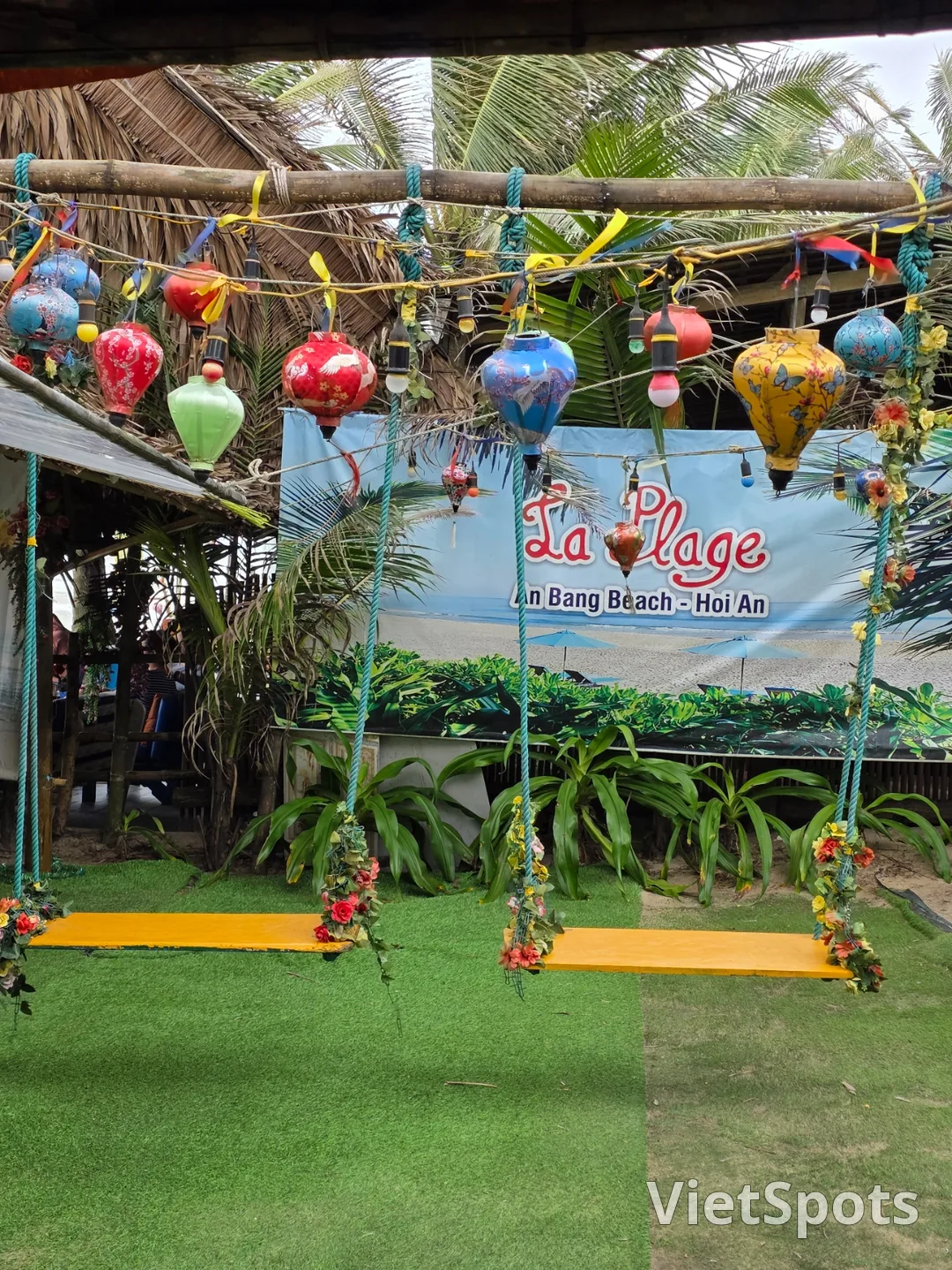 ✈️ Nhà hàng ngon nổi tiếng ở bãi biển Anbang, La Plage (La Plage restaurant)