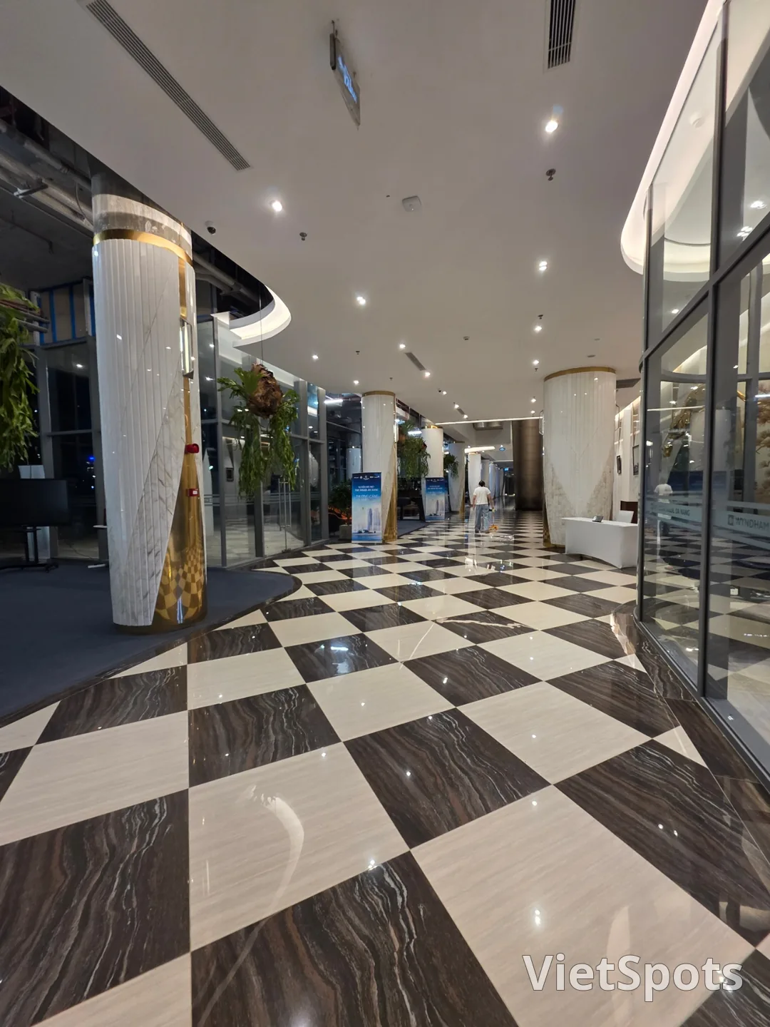 ✈️ Những điều thú vị tại nhà hàng ăn sáng của khách sạn Wyndham Soleil