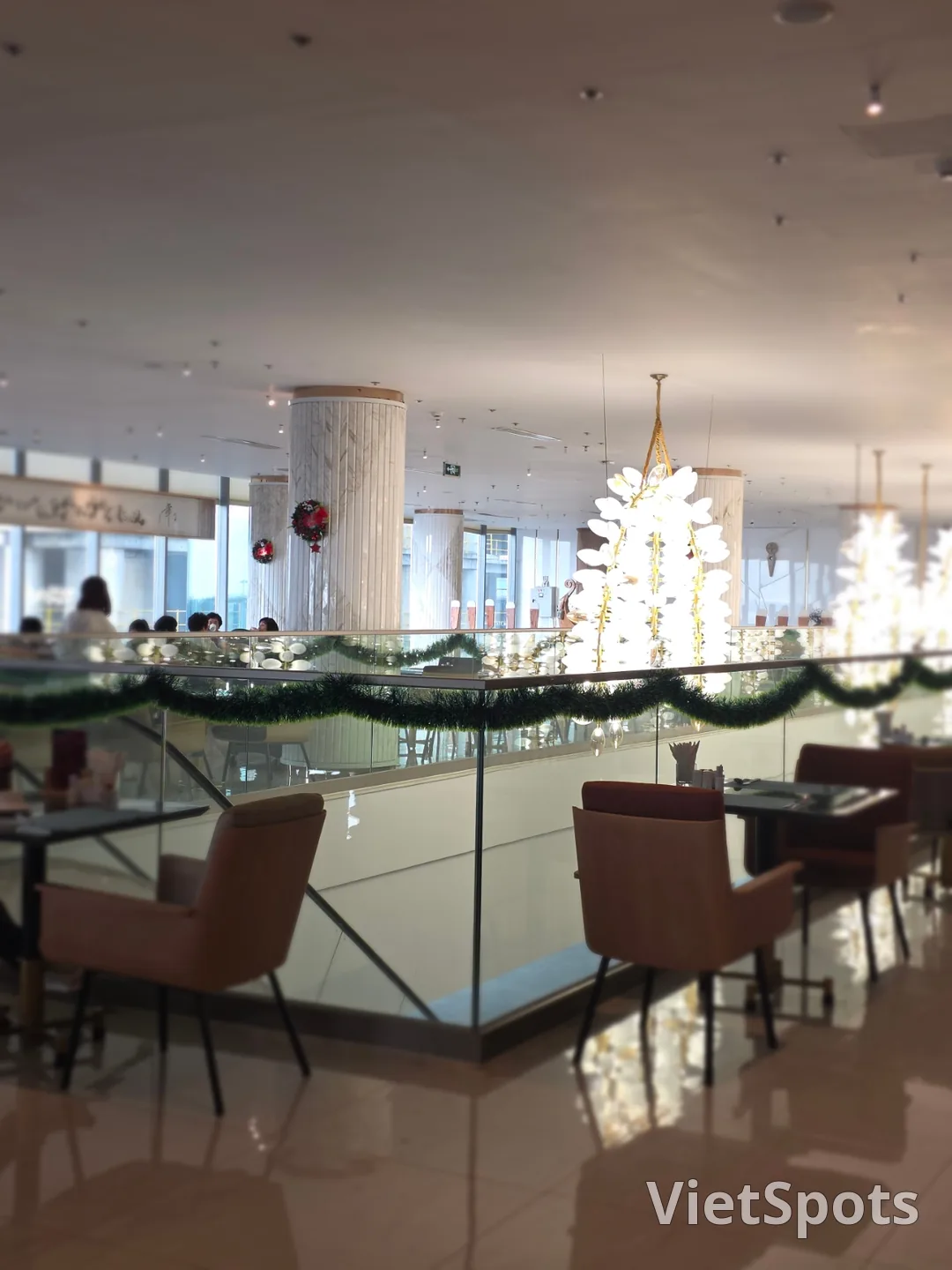 ✈️ Những điều thú vị tại nhà hàng ăn sáng của khách sạn Wyndham Soleil