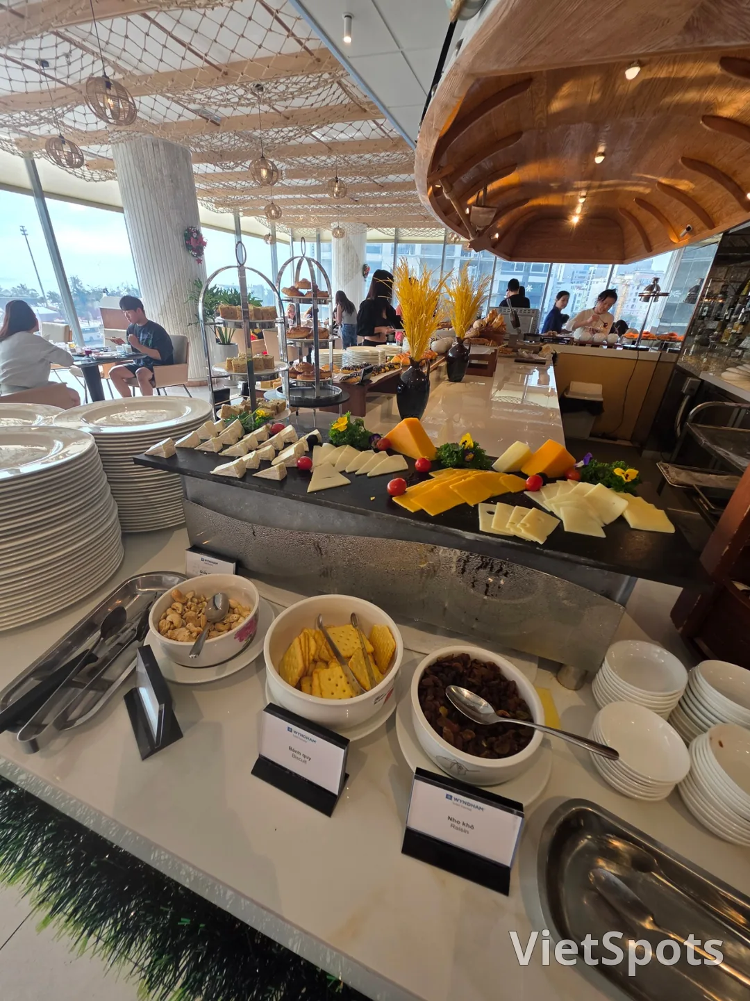 ✈️ Những điều thú vị tại nhà hàng ăn sáng của khách sạn Wyndham Soleil
