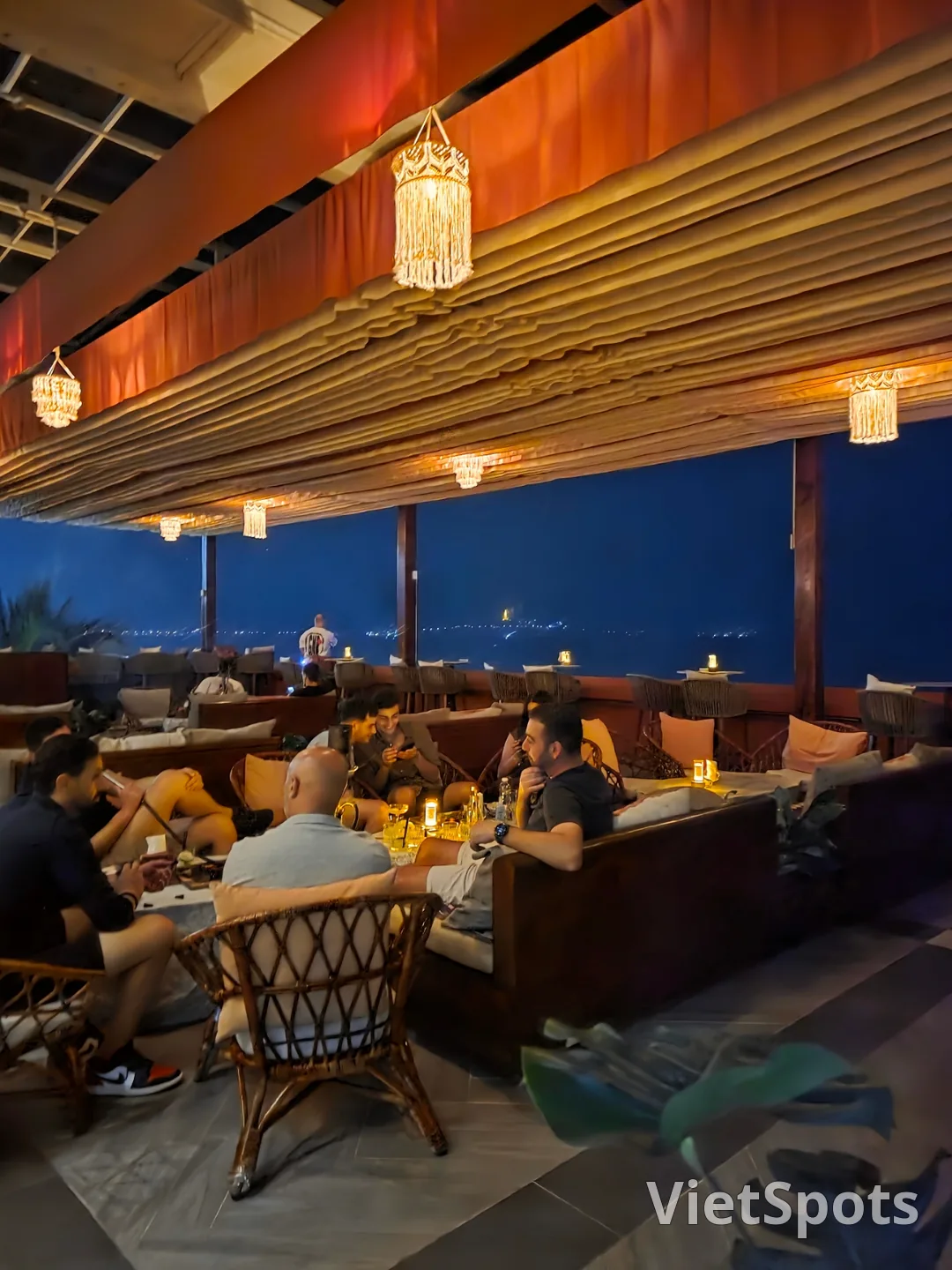 ✈️ ミーケビーチの眺めが最高な - ザ・ルーフ(The Roof - Da Nang)