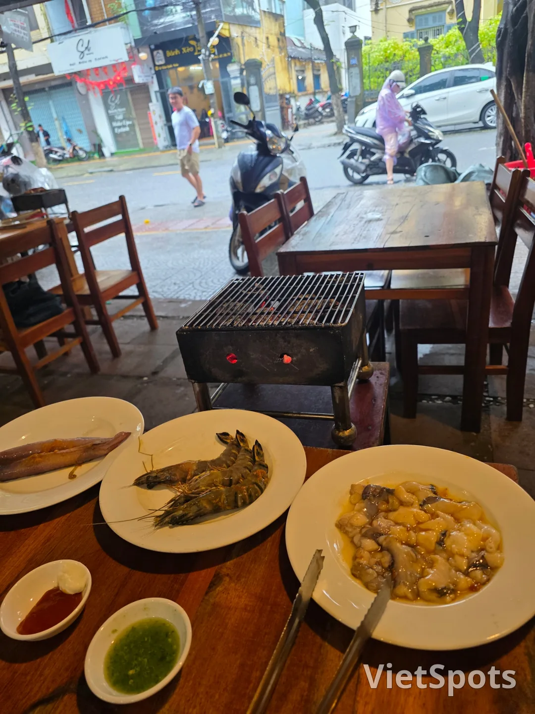 ✈️ BBQの名店 Quán Huế Ngon - ダナン最高のローカルBBQレストラン - Best local food in Da Nang