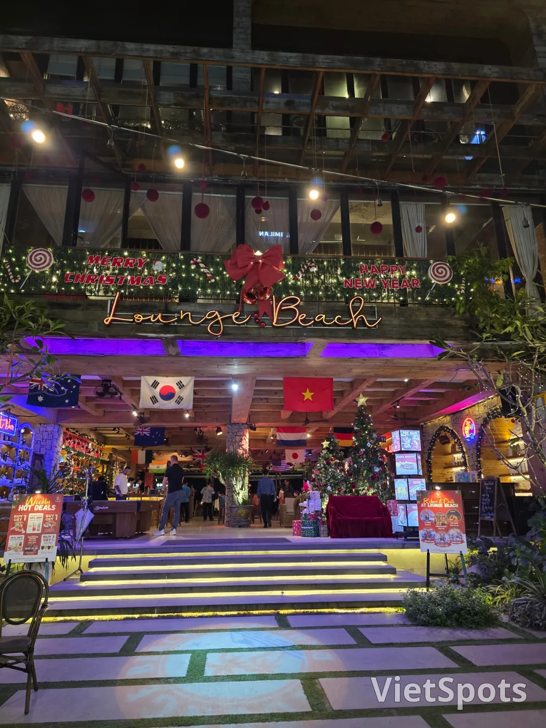 ✈️想看米凯比奇的火焰秀,就去Lounge Beach Bar吧。(Lounge Beach Bar - Restaurant)