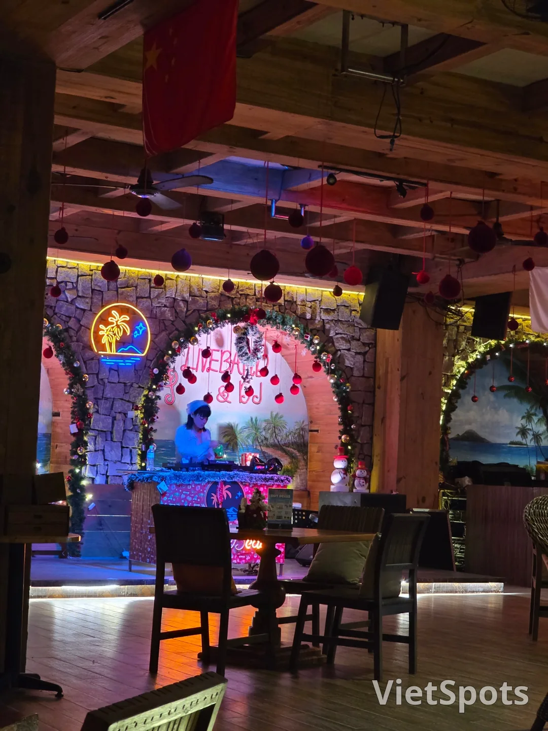 ✈️想看米凯比奇的火焰秀,就去Lounge Beach Bar吧。(Lounge Beach Bar - Restaurant)