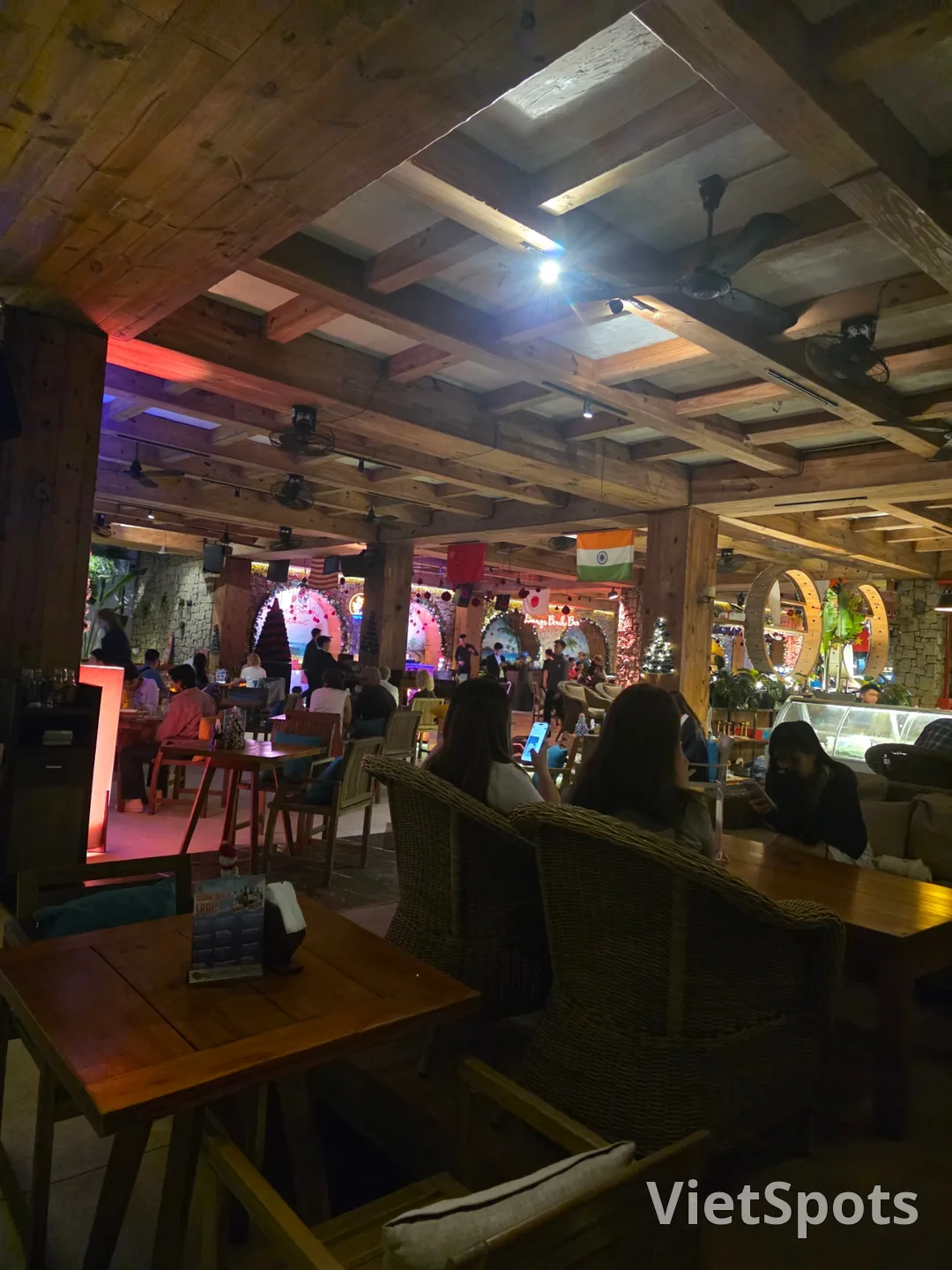 ✈️想看米凯比奇的火焰秀,就去Lounge Beach Bar吧。(Lounge Beach Bar - Restaurant)