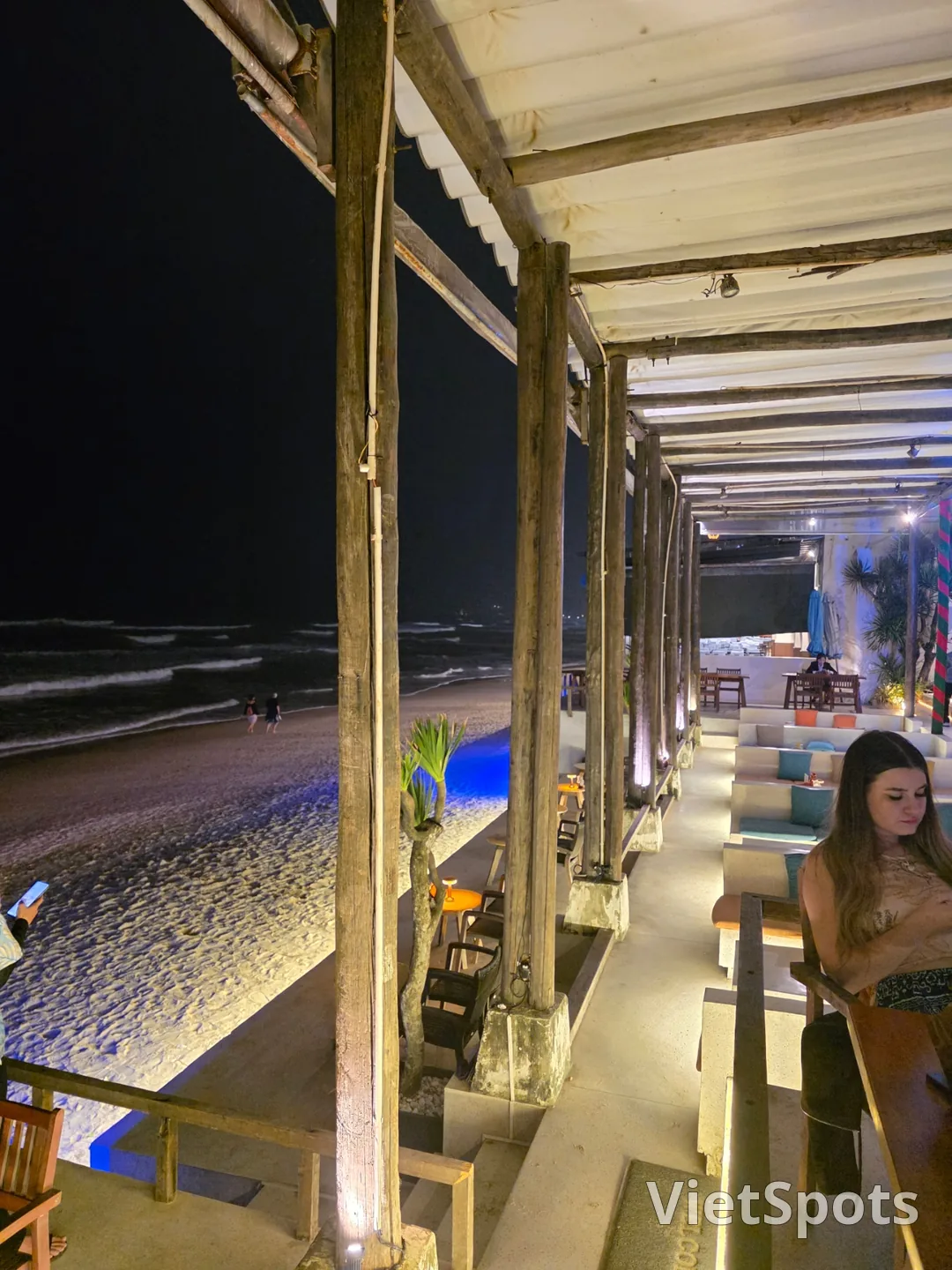 ✈️想看米凯比奇的火焰秀,就去Lounge Beach Bar吧。(Lounge Beach Bar - Restaurant)