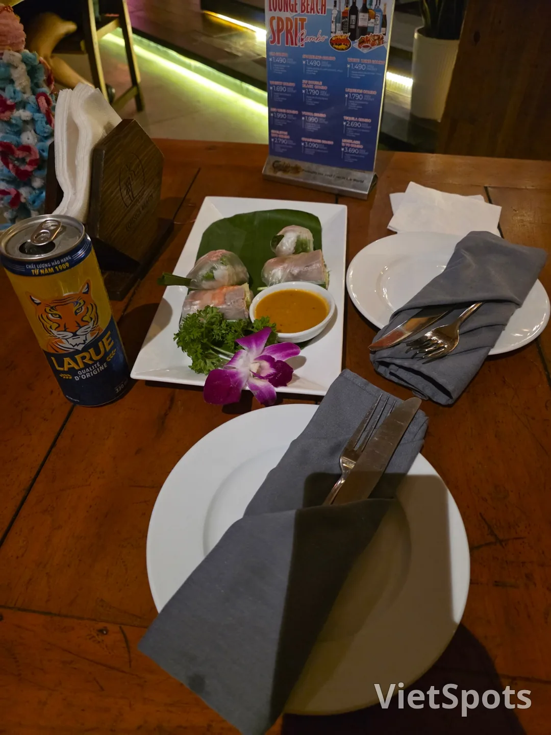 ✈️想看米凯比奇的火焰秀,就去Lounge Beach Bar吧。(Lounge Beach Bar - Restaurant)