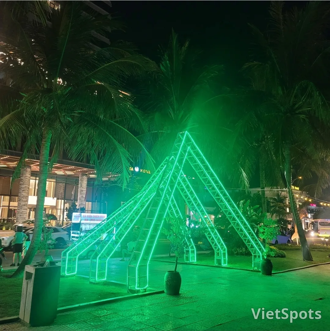✈️ 美溪海滩宁静的夜晚街道