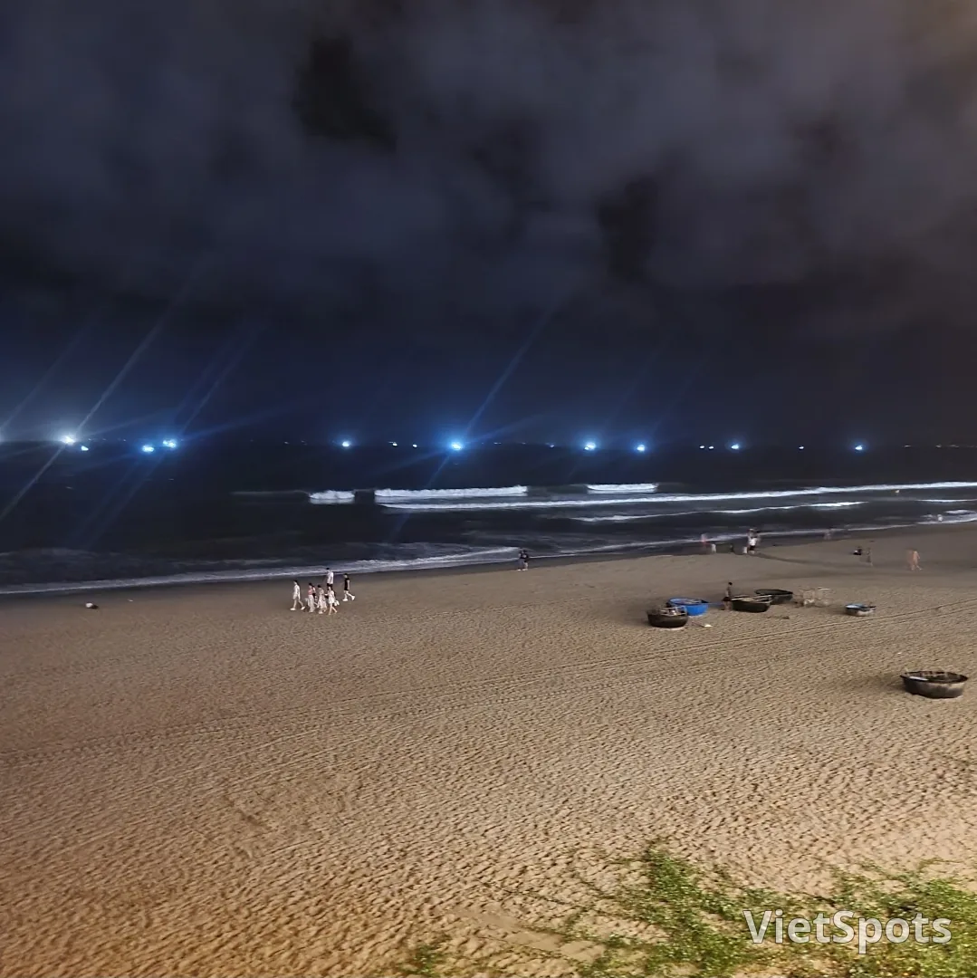 ✈️ 美溪海滩宁静的夜晚街道