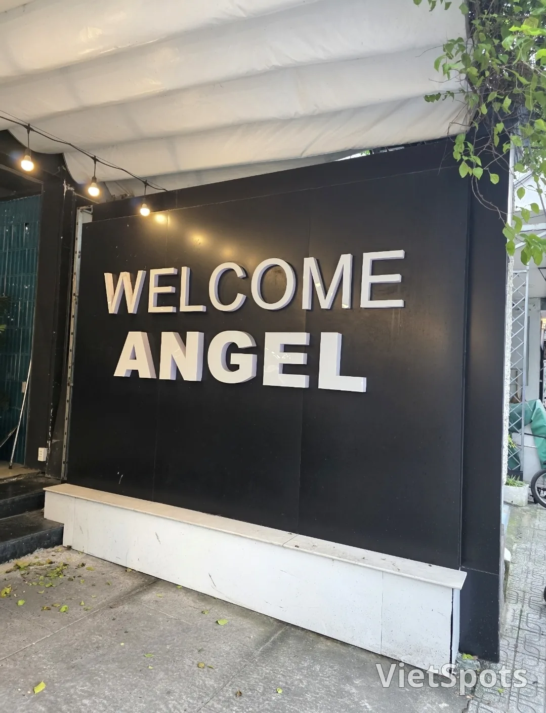 Quán cà phê lớn của người địa phương gần chợ Hàn — Angel Coffee, 87 Quang Trung