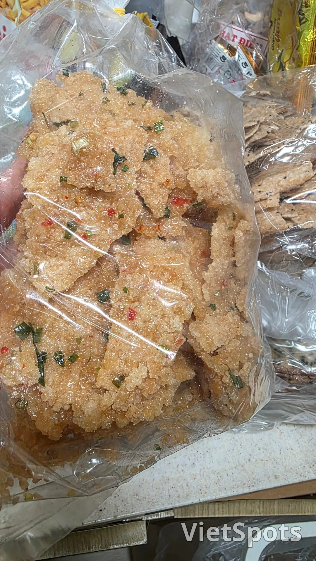 ✈️おこげ(ヌルンジ)スナックがミケビッチの地元の伝統市場でたくさん売れています!😁