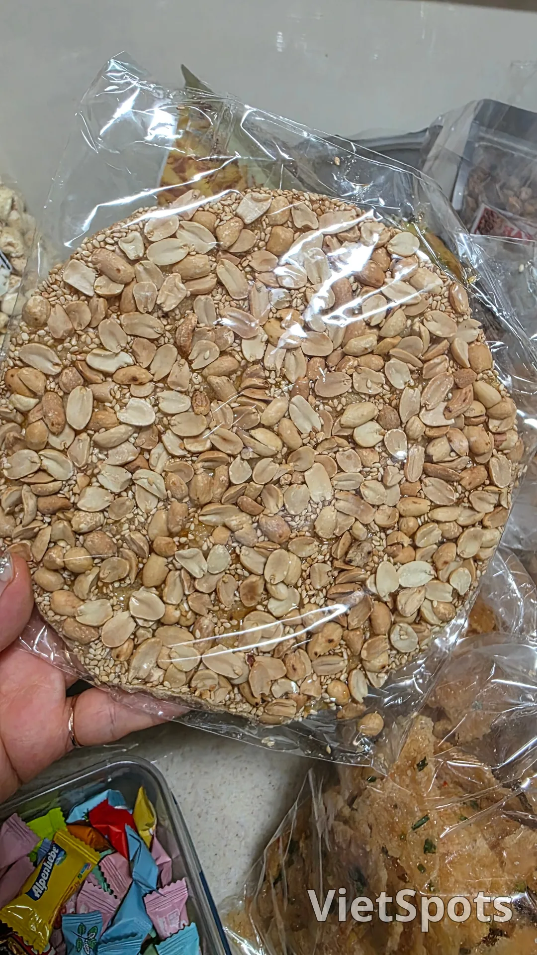 ✈️おこげ(ヌルンジ)スナックがミケビッチの地元の伝統市場でたくさん売れています!😁