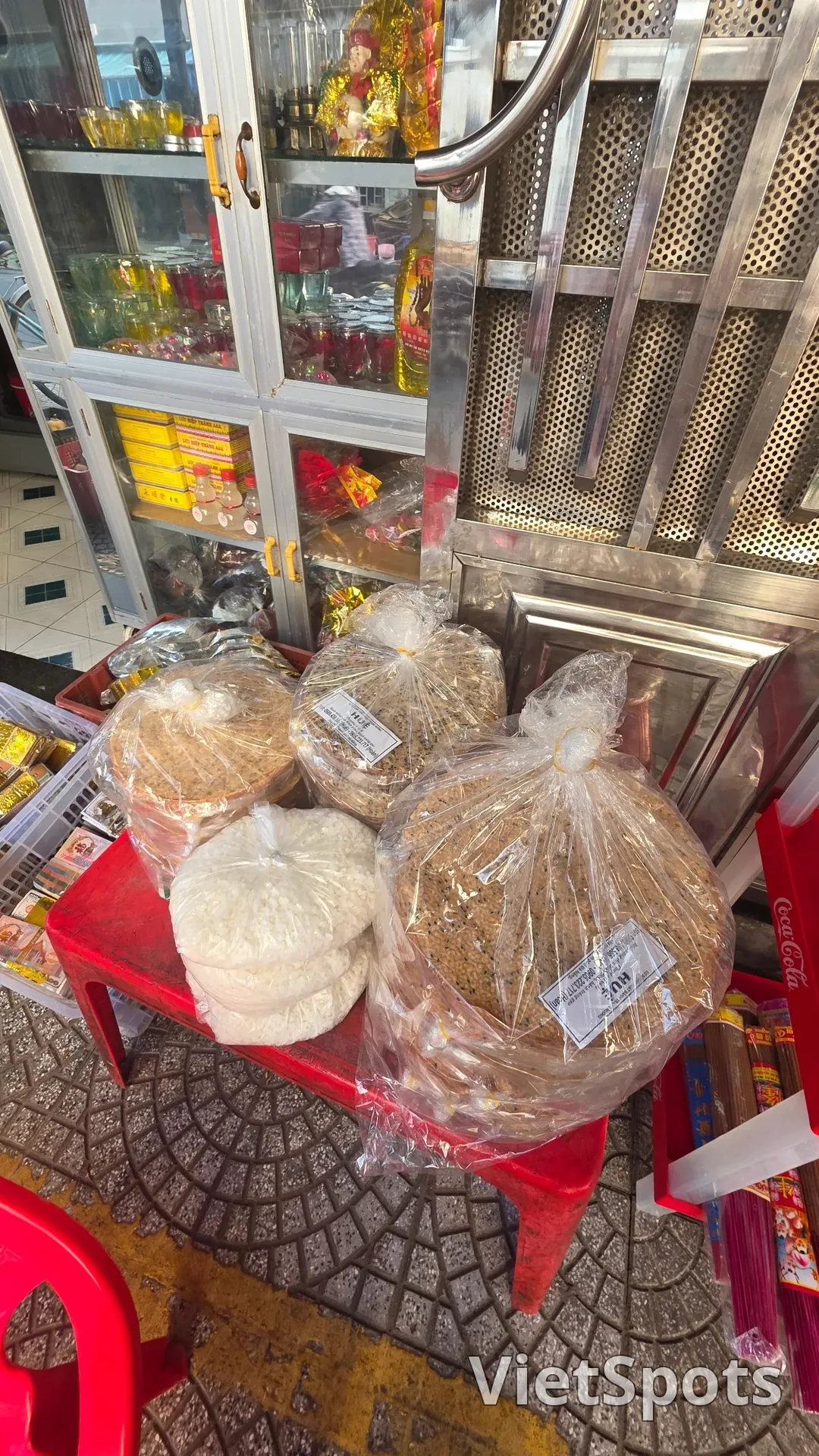 ✈️おこげ(ヌルンジ)スナックがミケビッチの地元の伝統市場でたくさん売れています!😁