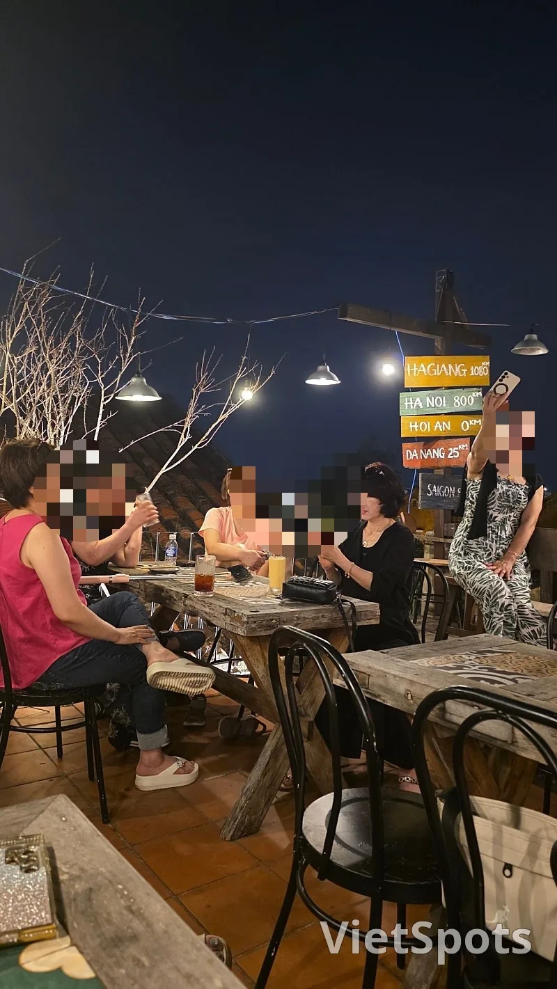 ✈️멋스런풍경! 해질녘 노을보러 호이안루프탑카페는 꼭 가야지요~😄메호이안Mê Hội An Rooftop Coffee & Kitchen😘