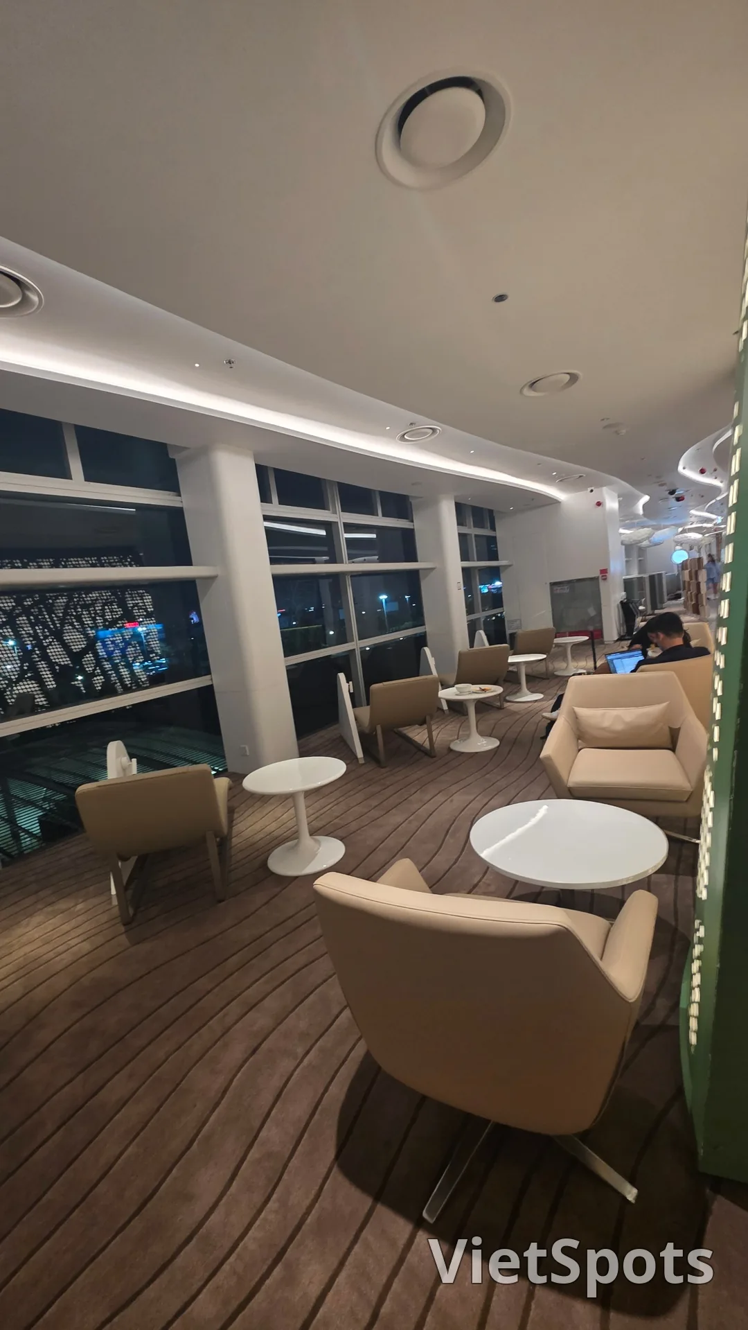 ✈️Khu miễn thuế sân bay Đà Nẵng Bandara Lounge🤩