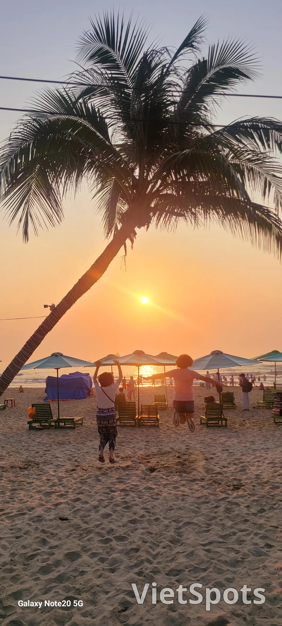 Ngắm bình minh ở biển Mỹ Khê và lấy tinh thần! Tập thể dục buổi sáng 😄