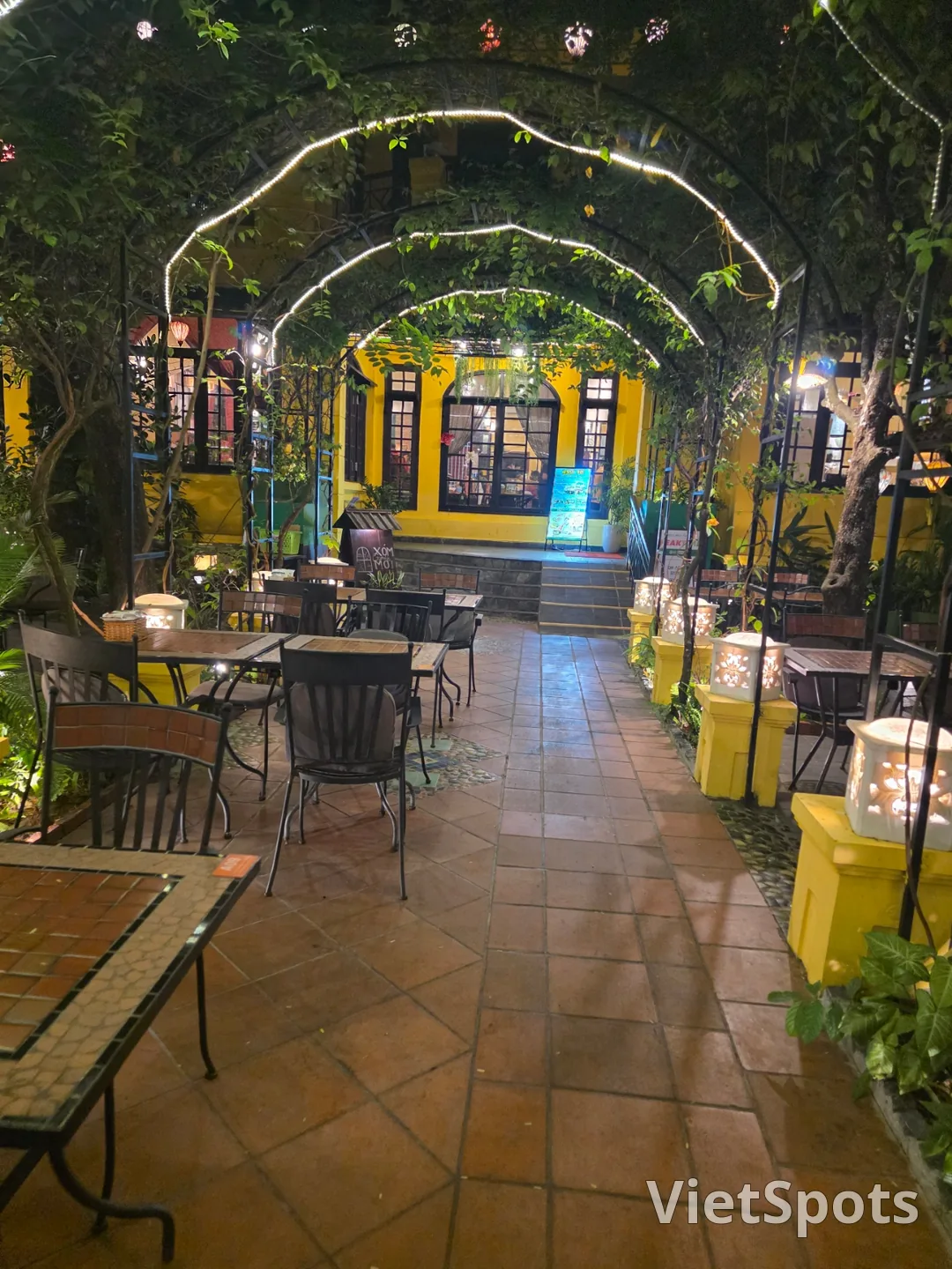 ✈️Quán ăn ngon nổi tiếng ở Đà Nẵng với không gian đẹp - Sseum Moi Garden