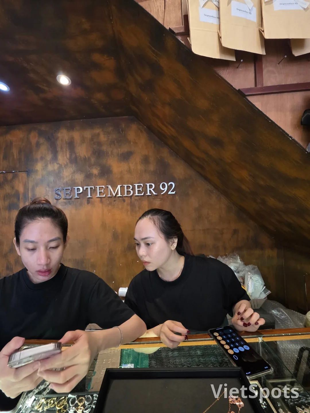 ✈️ร้านเครื่องประดับหน้าตลาดฮันชีจัง - September92(กันยายน92)