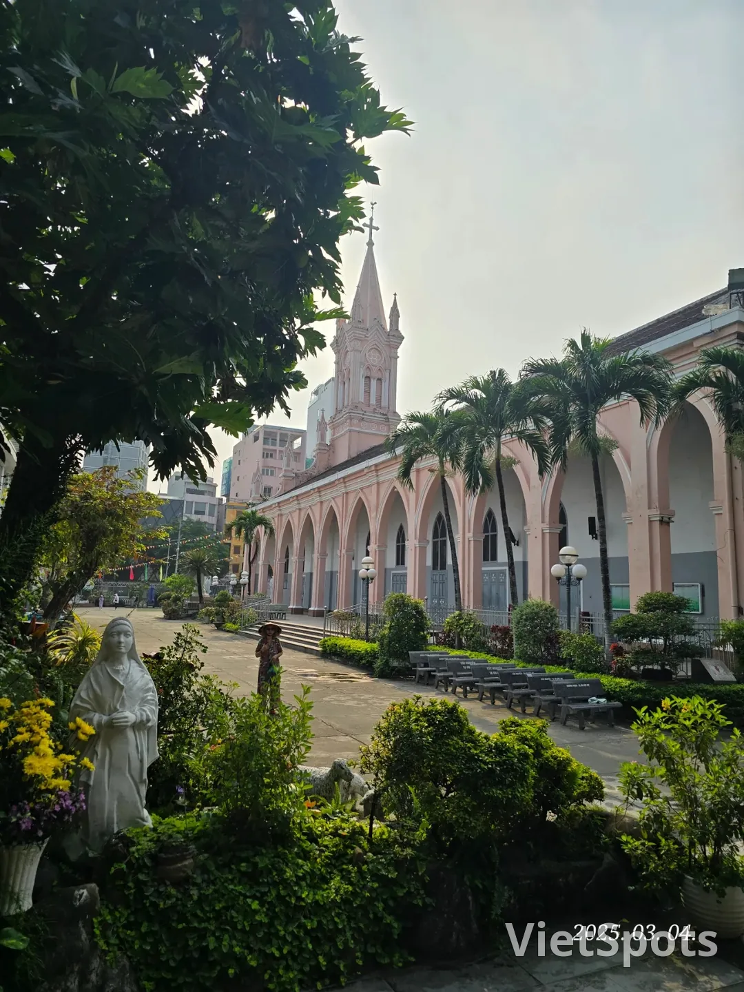 🇻🇳 [岘港游记 ✈️] 游览大教堂 ✝️