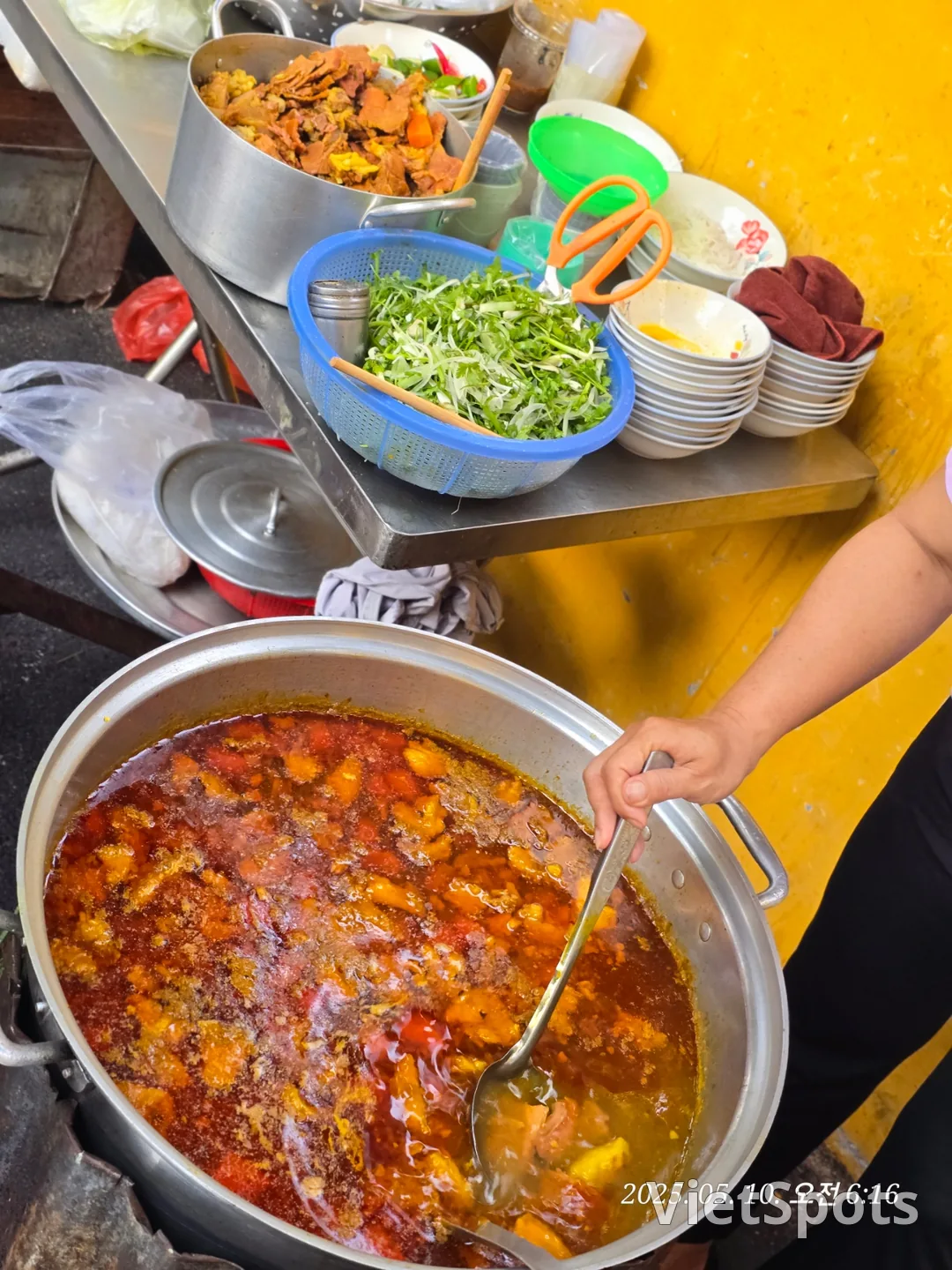 🇻🇳 Nhật ký du lịch Đà Nẵng ✈️ Ăn sáng bên vỉa hè ở Hội An 🥢