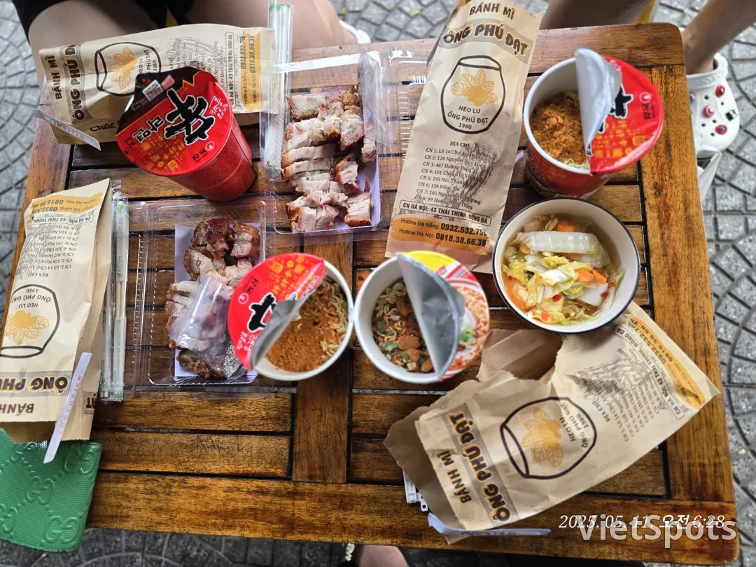 🇻🇳 Da Nang Review ✈️ Jar-Grilled Pork Belly & Banh Mi Restaurant