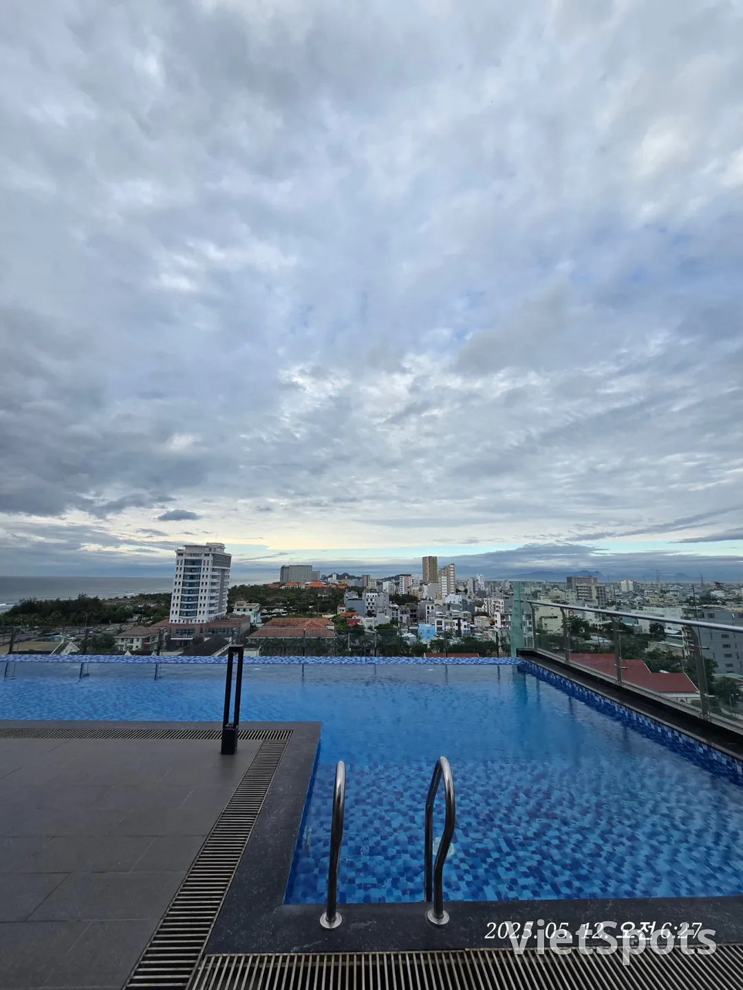 🇻🇳 Review Đà Nẵng ✈️ View hồ bơi khách sạn Charming Beauty~