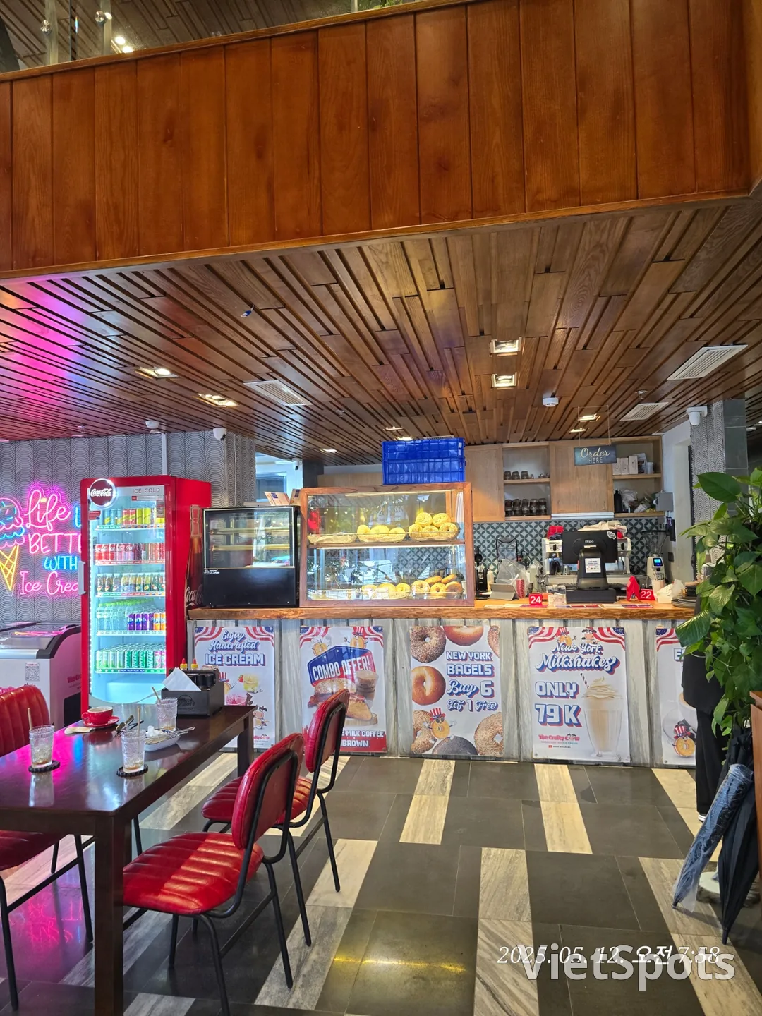 ๐ป๐ณ Da Nang review โ๏ธ Delicious bagel ๐ฅฏ