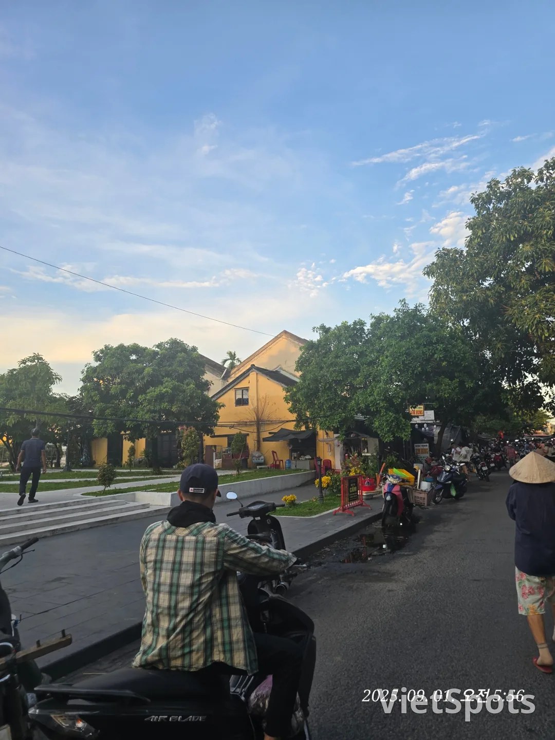 Review Đà Nẵng ✈️ Dạo quanh chợ sáng sớm Hội An